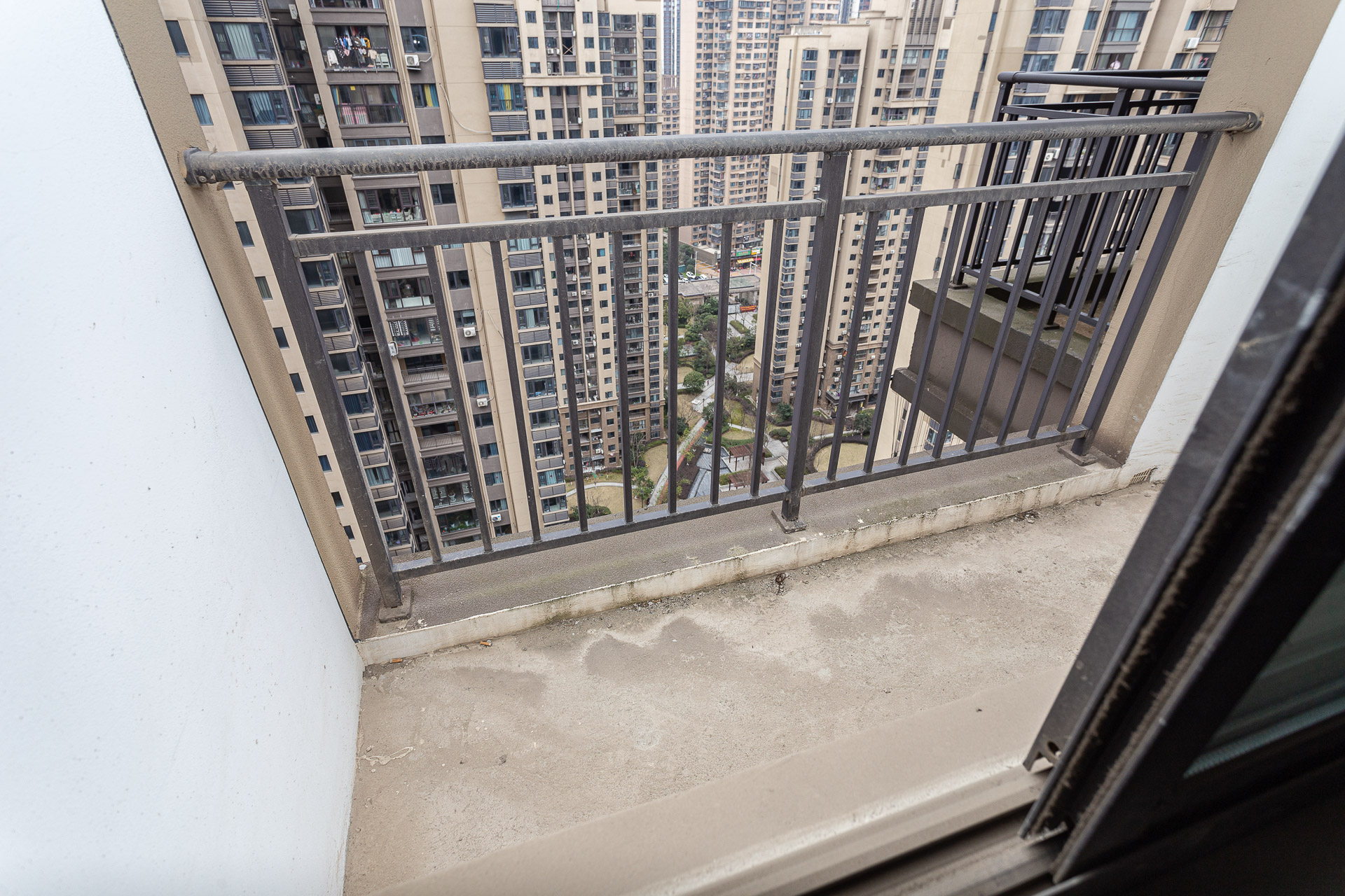 勤诚达境界城 4室2厅2卫 110.0万 勤诚达境界城 4室2厅2卫 110.0万阳台