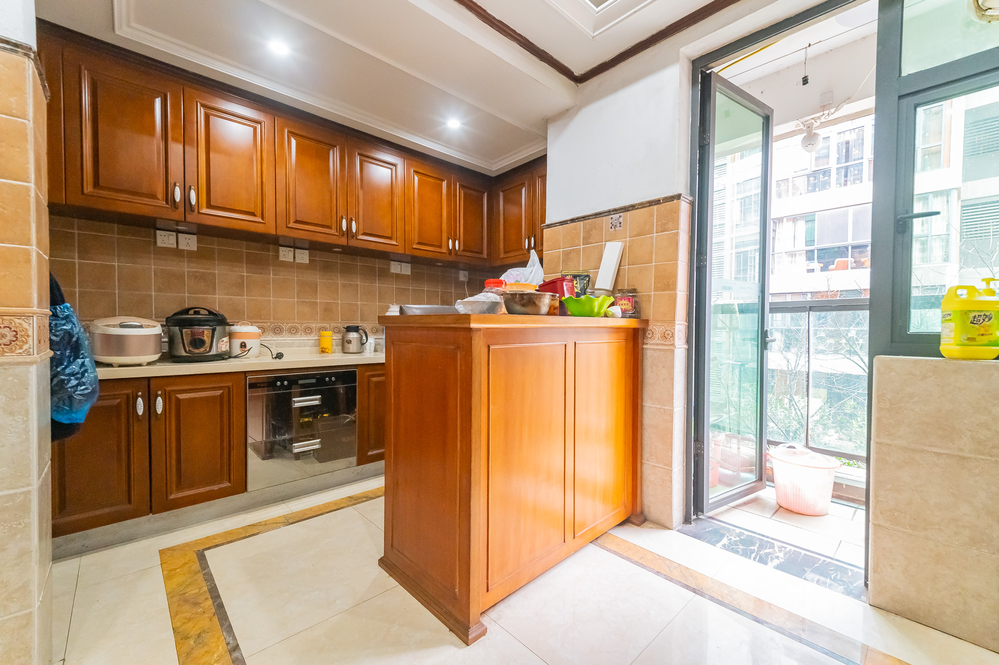 海伦春天 6室3厅3卫 387.0万 海伦春天 6室3厅3卫 387.0万厨房