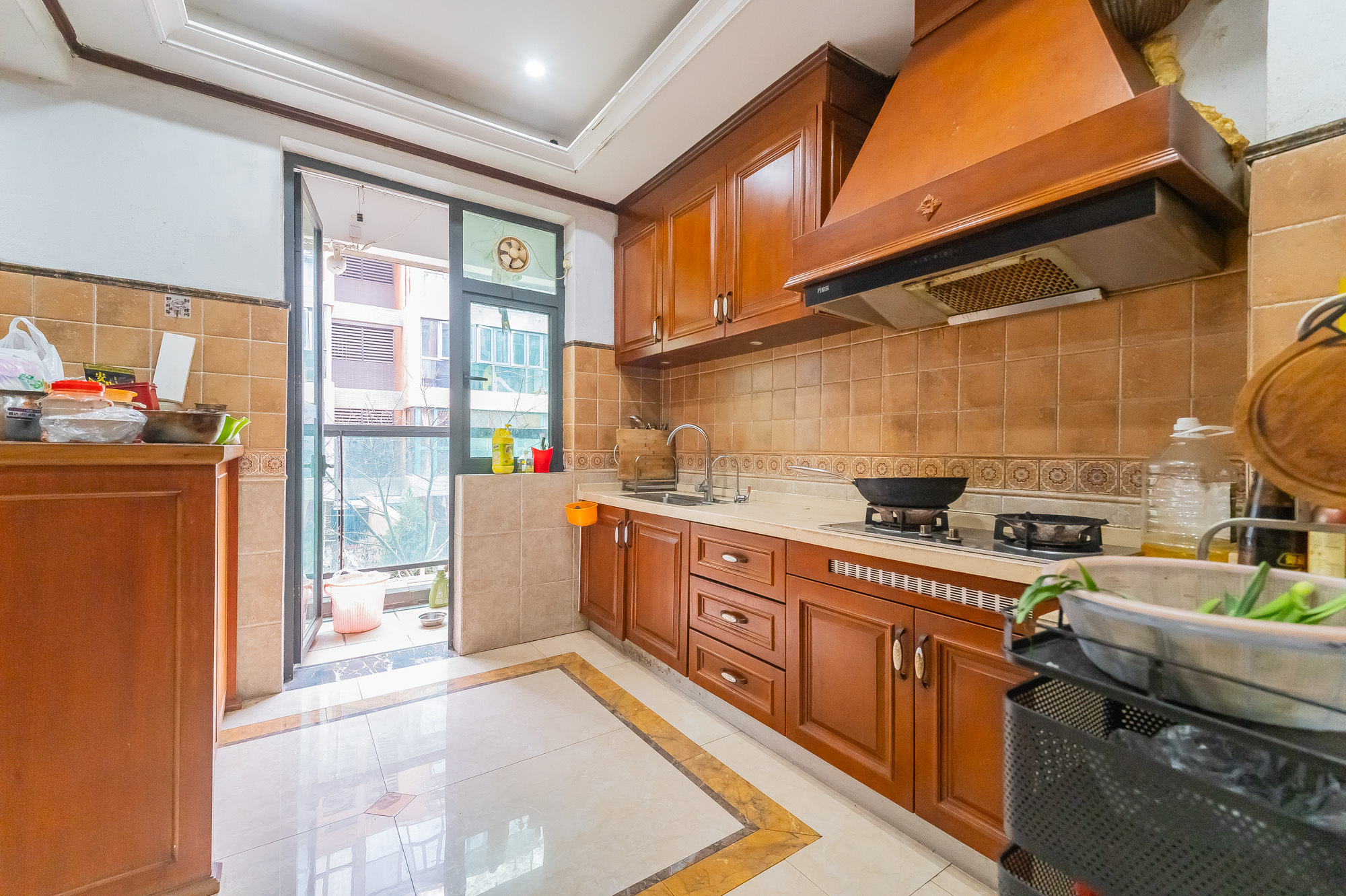 海伦春天 6室3厅3卫 387.0万 海伦春天 6室3厅3卫 387.0万厨房