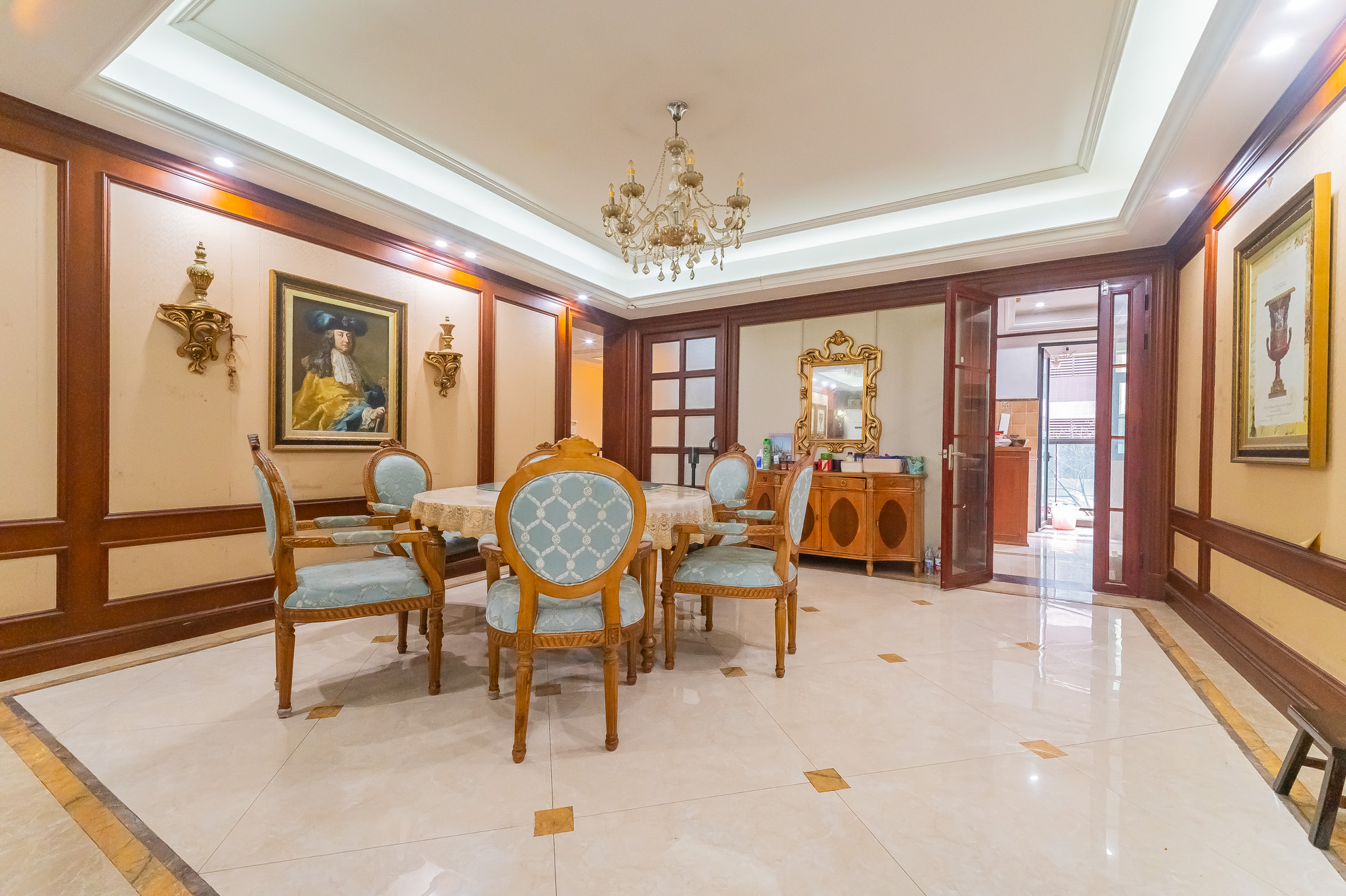 海伦春天 6室3厅3卫 387.0万 海伦春天 6室3厅3卫 387.0万客厅