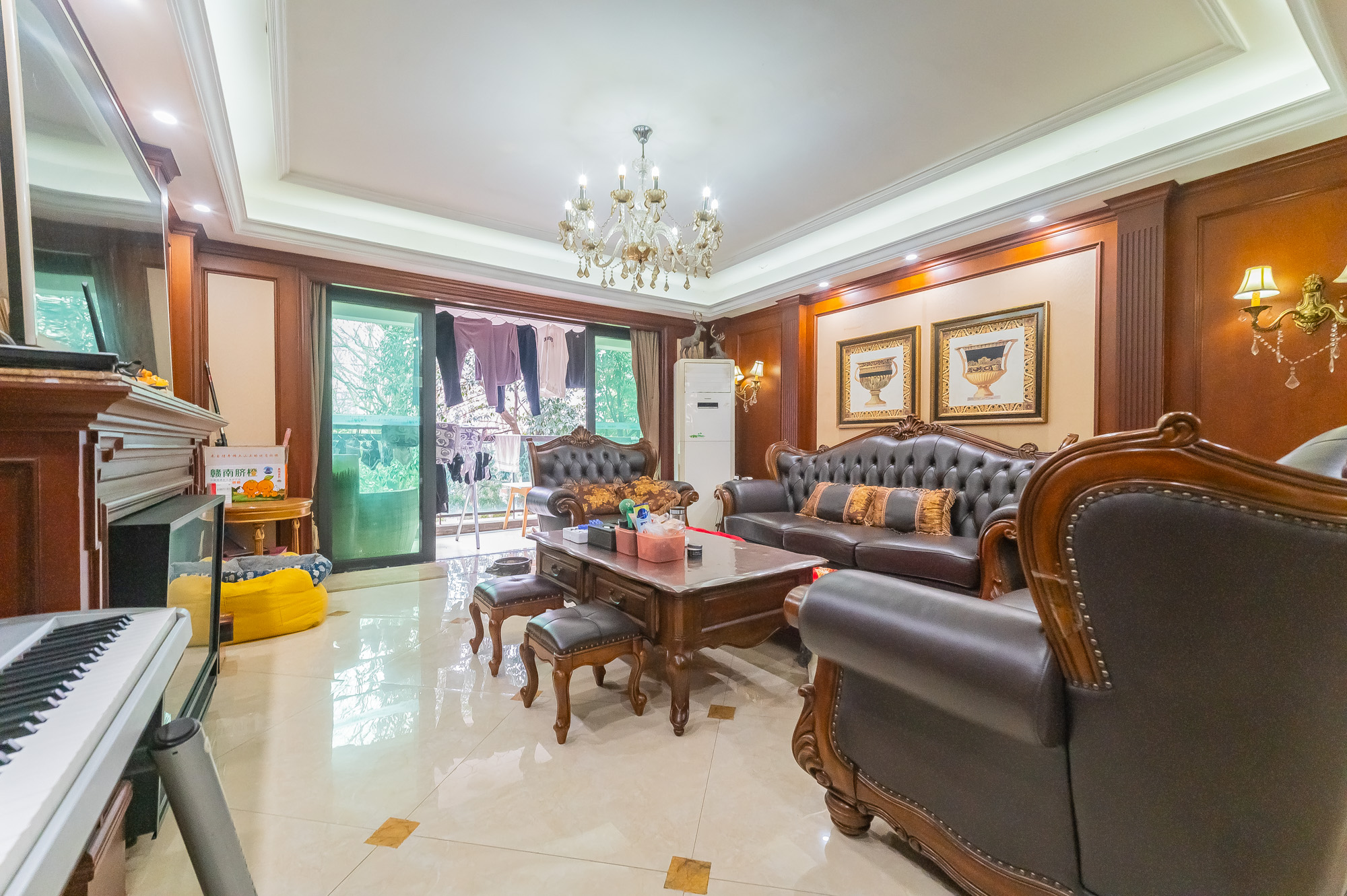 海伦春天 6室3厅3卫 387.0万 海伦春天 6室3厅3卫 387.0万客厅