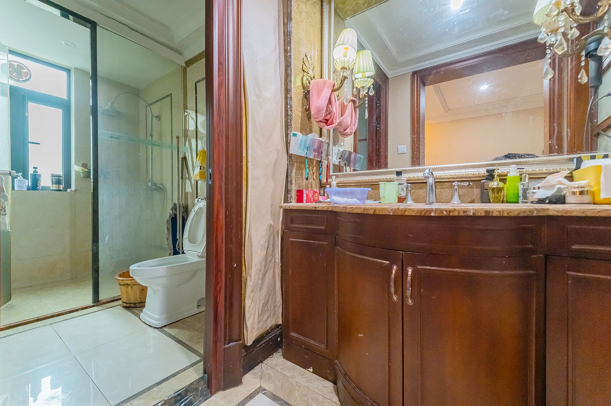 海伦春天 6室3厅3卫 387.0万 海伦春天 6室3厅3卫 387.0万卫生间