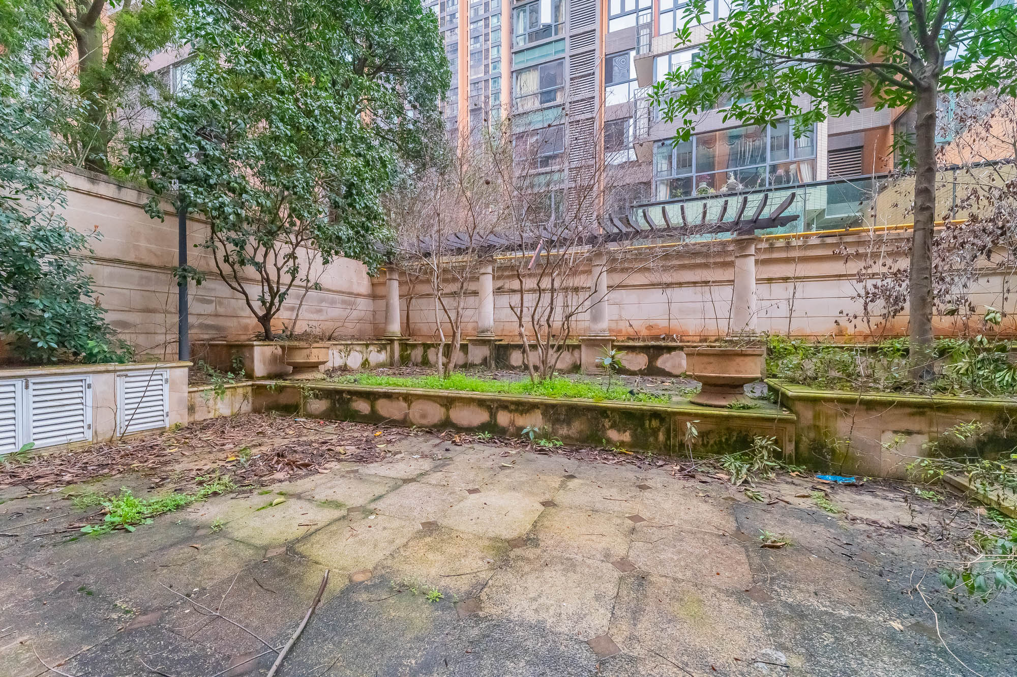 海伦春天 6室3厅3卫 387.0万 海伦春天 6室3厅3卫 387.0万阳台