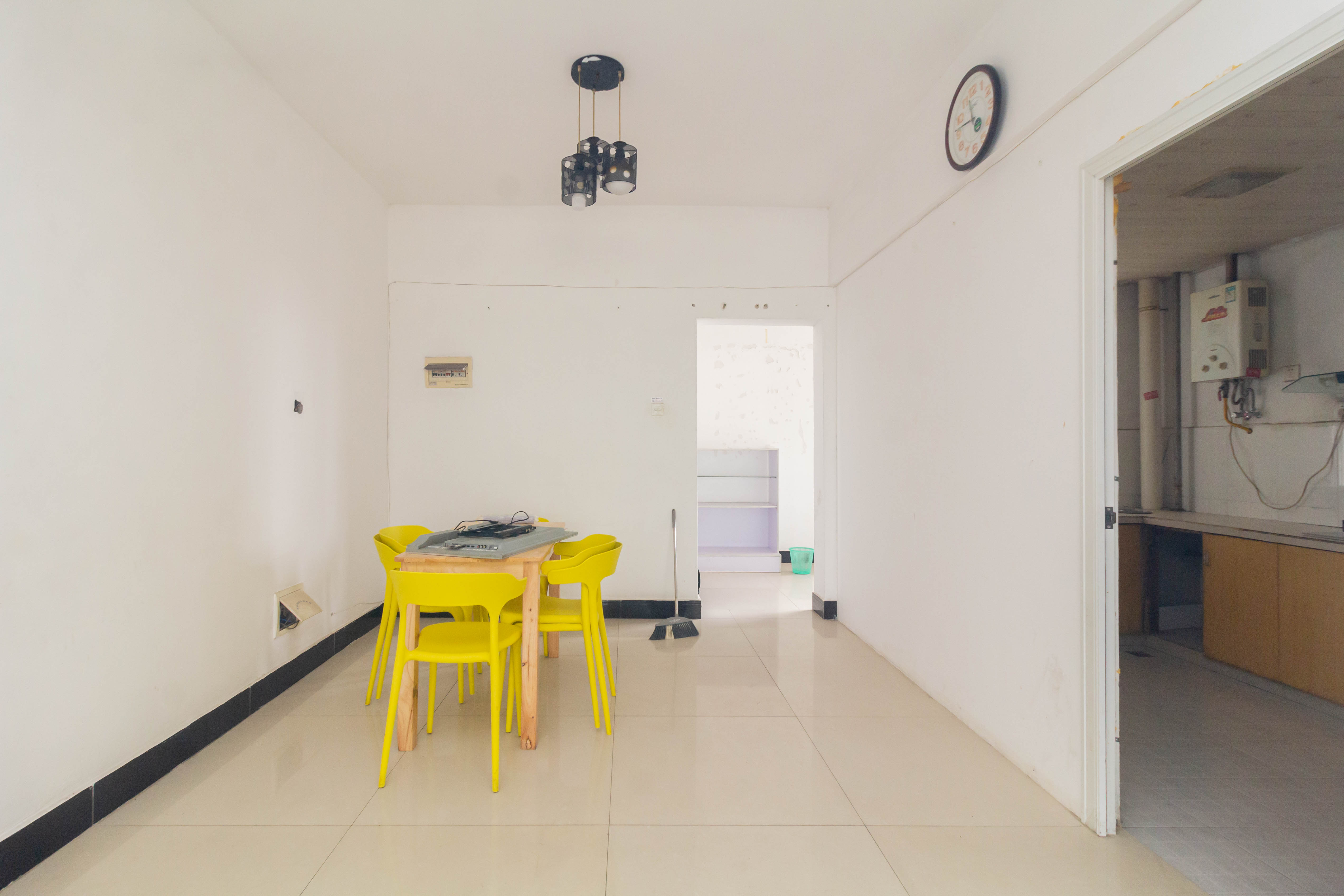 未来蜂巢 4室2厅2卫 68.5万 未来蜂巢 4室2厅2卫 68.5万客厅