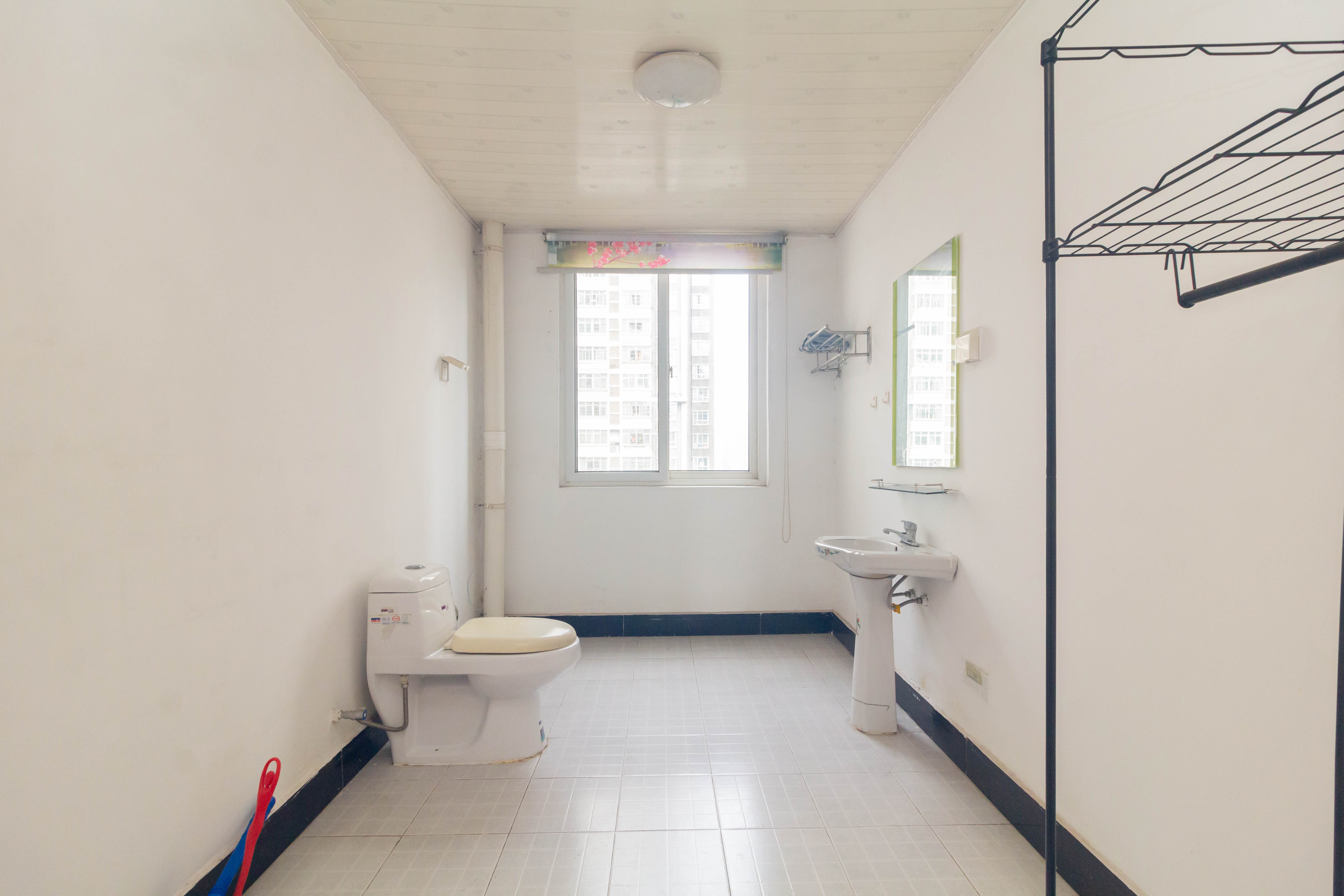 未来蜂巢 4室2厅2卫 68.5万 未来蜂巢 4室2厅2卫 68.5万卫生间