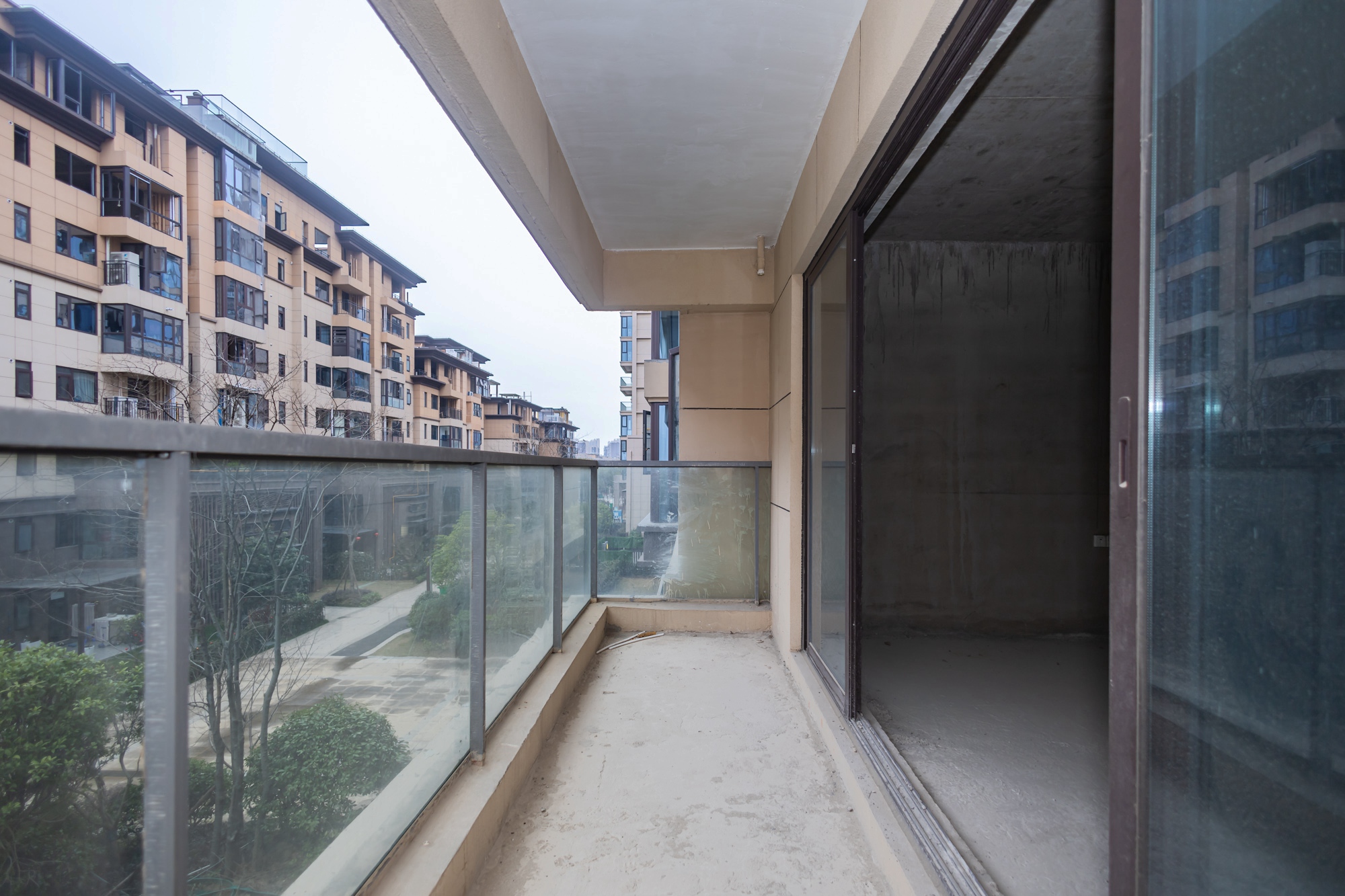 合能枫丹新里  5室2厅3卫    193.98万 合能枫丹新里  5室2厅3卫    193.98万阳台