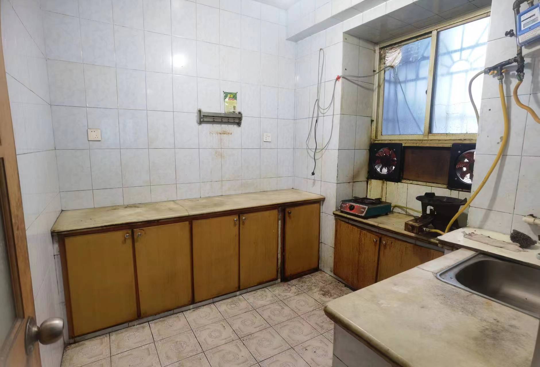 房兴大厦  3室2厅1卫    45.0万 房兴大厦  3室2厅1卫    45.0万室内图