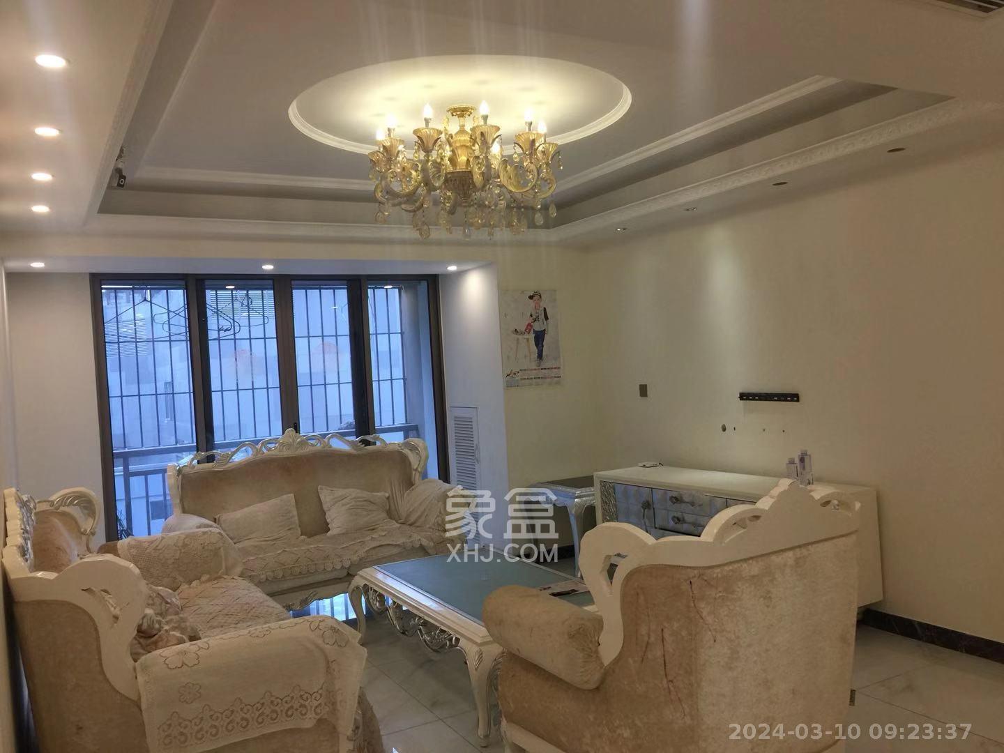 世茂铂翠湾一期  4室2厅2卫   3900.00元/月户型图