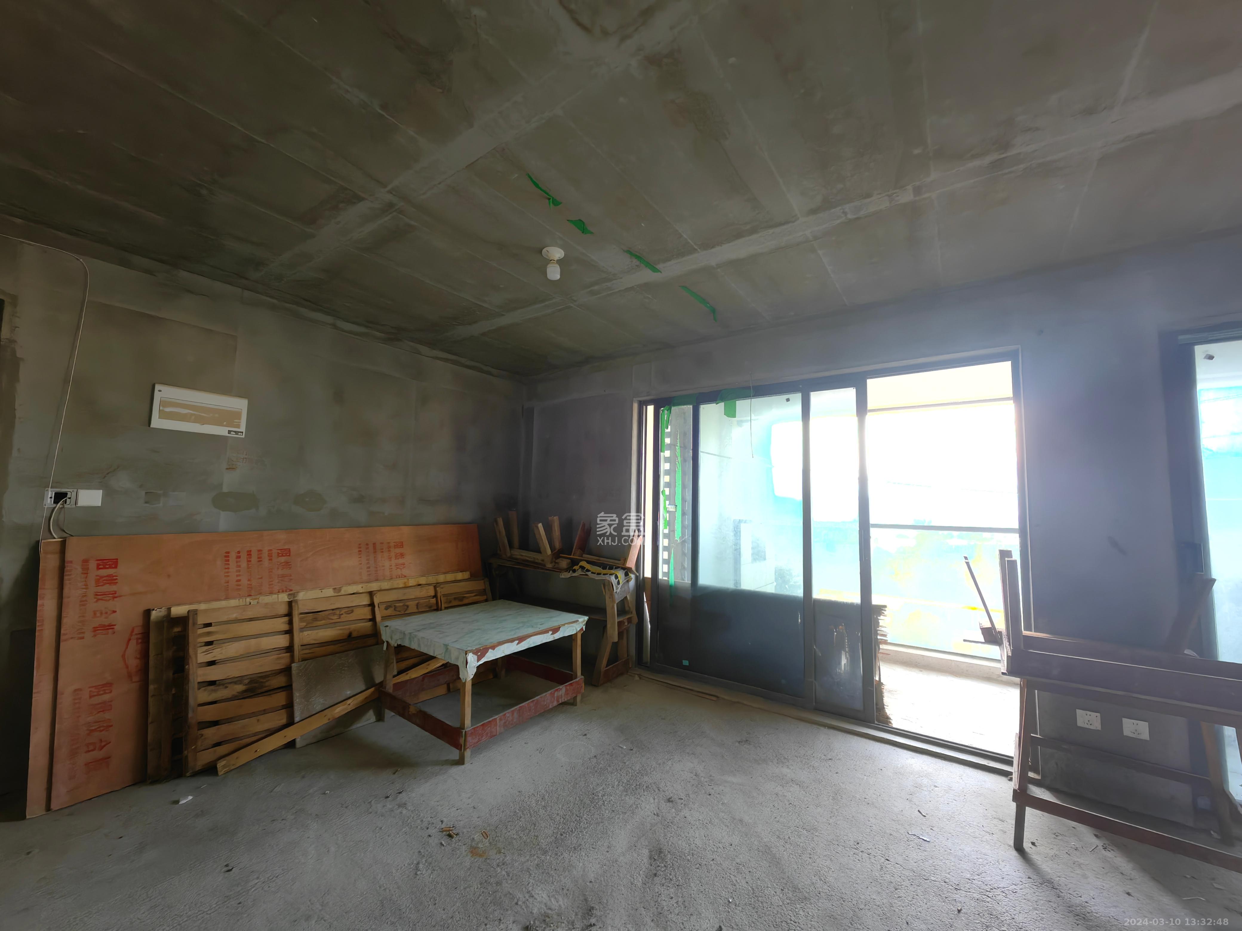 中交中央公园D5区  4室2厅2卫   1700.00元/月室内图