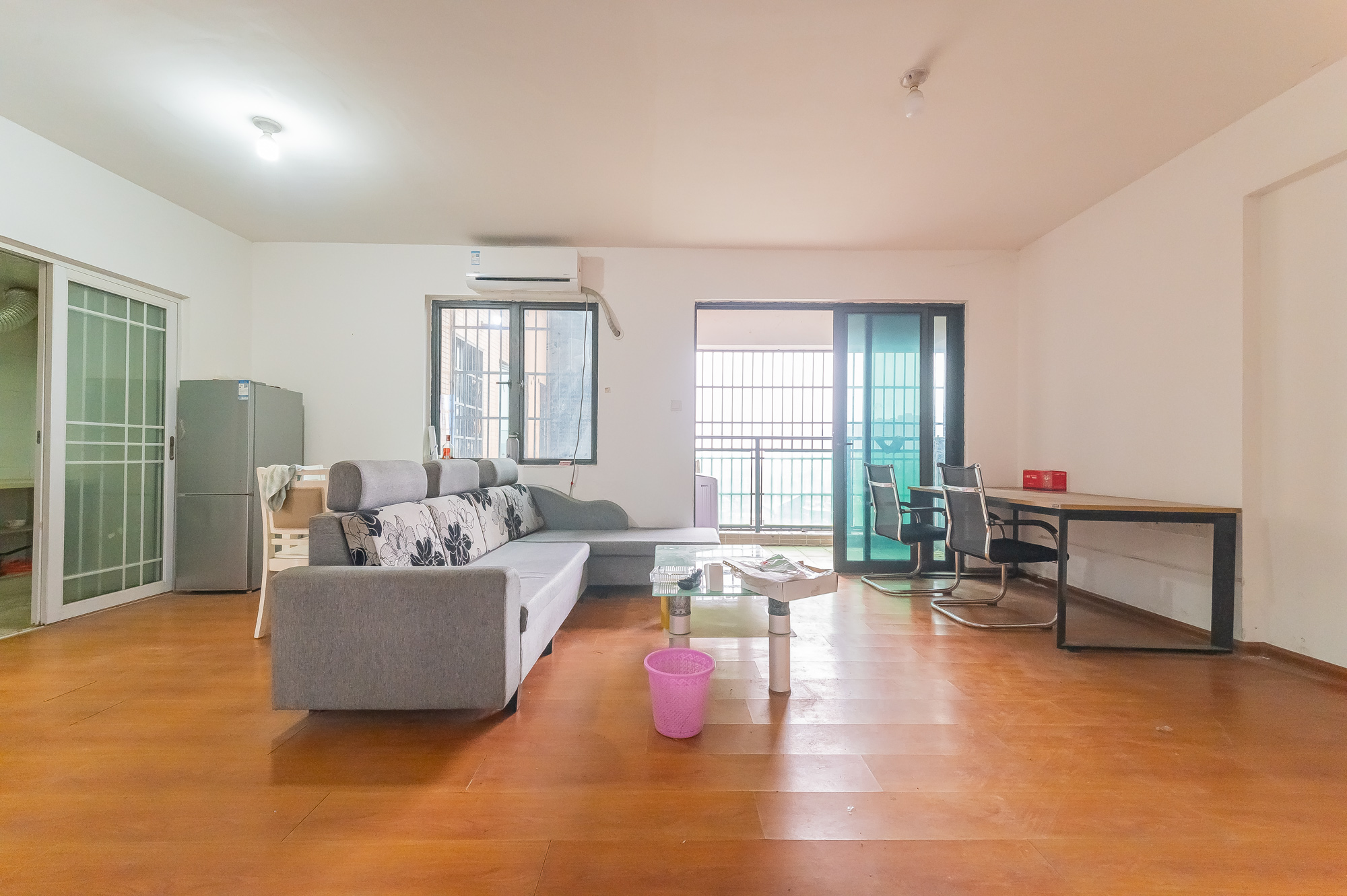 海伦春天 3室2厅2卫 76.8万 海伦春天 3室2厅2卫 76.8万客厅