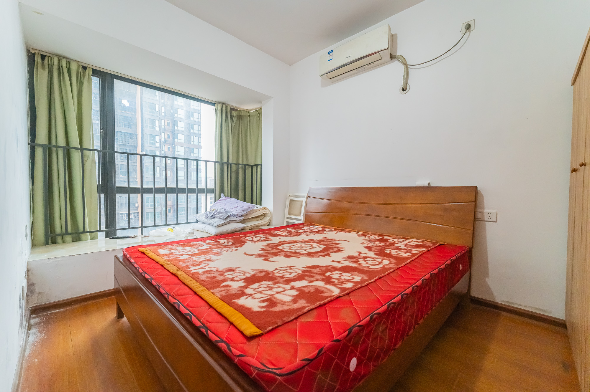 海伦春天 3室2厅2卫 76.8万 海伦春天 3室2厅2卫 76.8万卧室