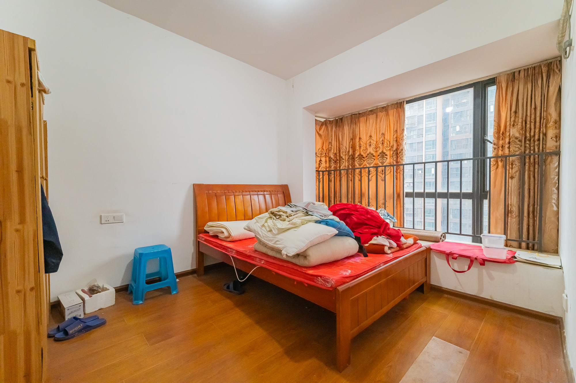 海伦春天 3室2厅2卫 76.8万 海伦春天 3室2厅2卫 76.8万卧室