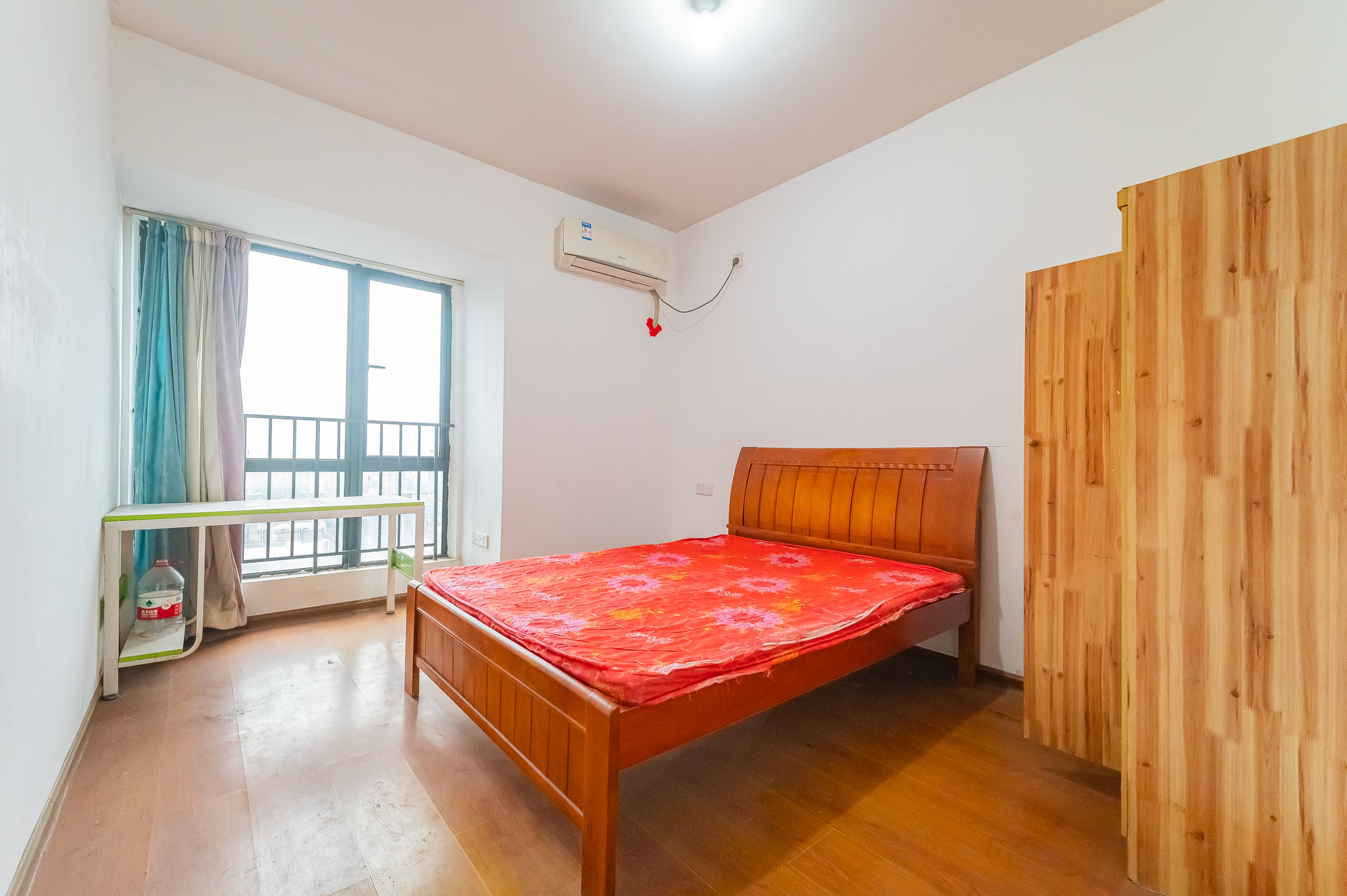 海伦春天 3室2厅2卫 76.8万 海伦春天 3室2厅2卫 76.8万卧室