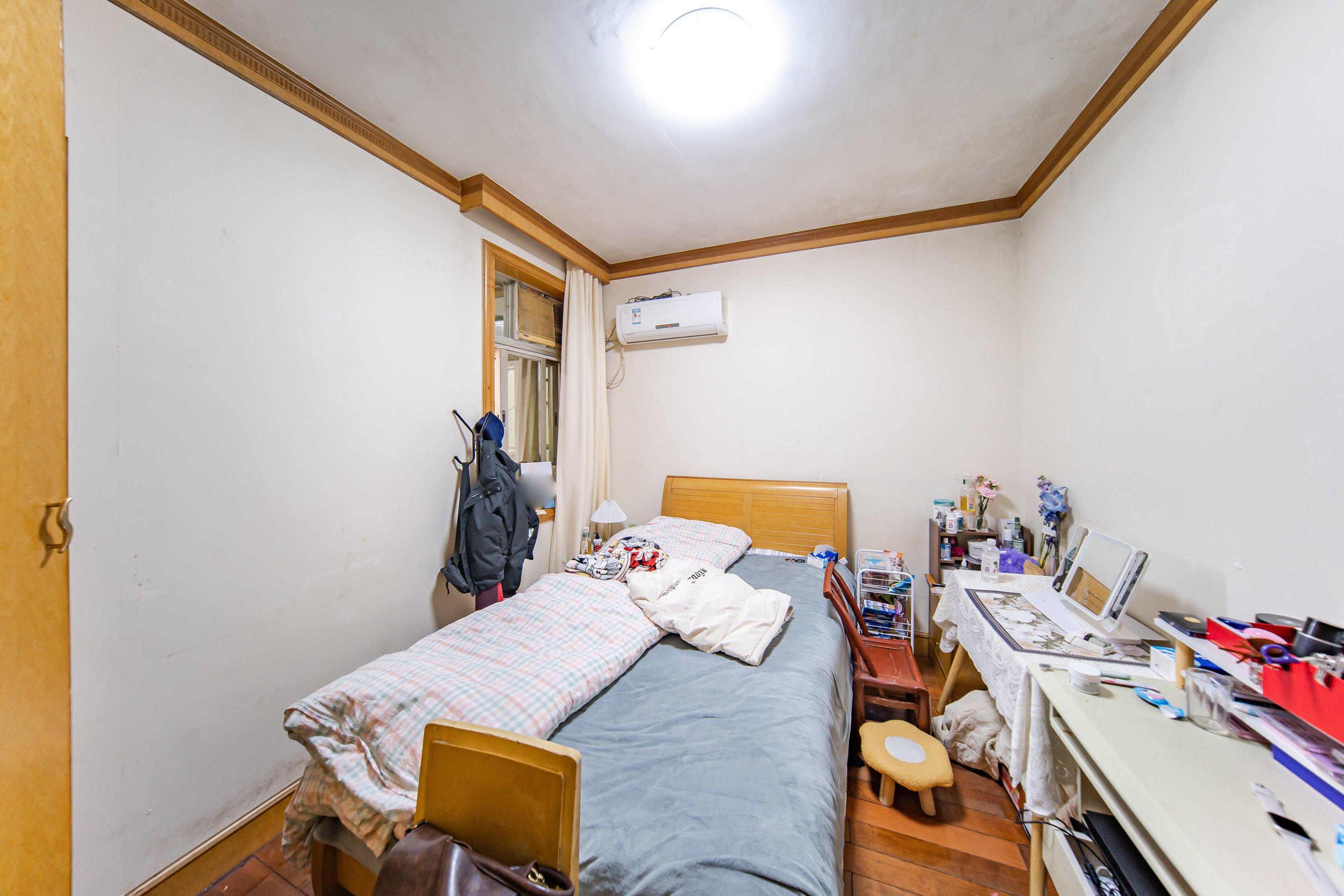 科教新村  3室2厅1卫   95.00万卧室