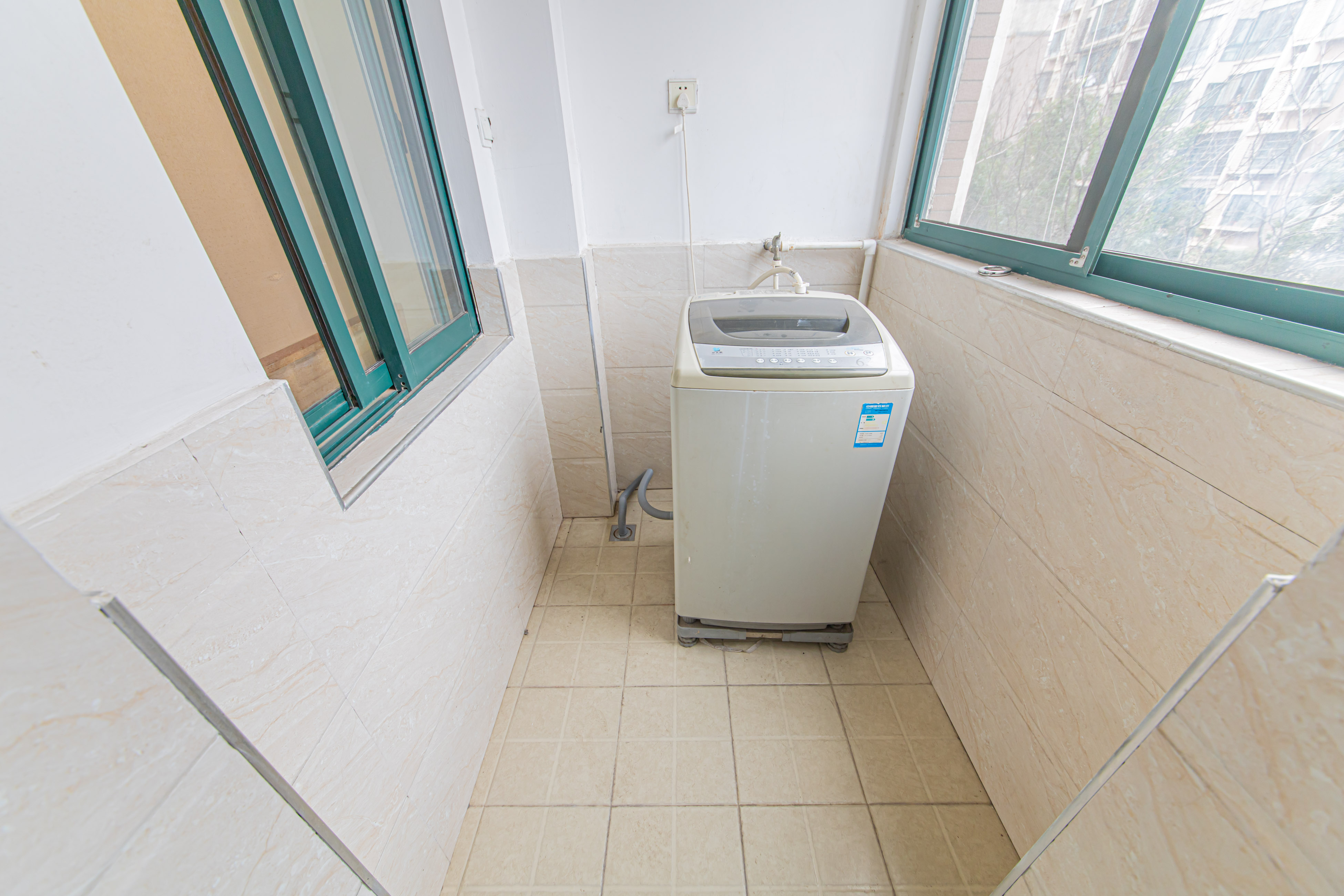 银桂苑 7室2厅3卫 222.5万 银桂苑 7室2厅3卫 222.5万厨房