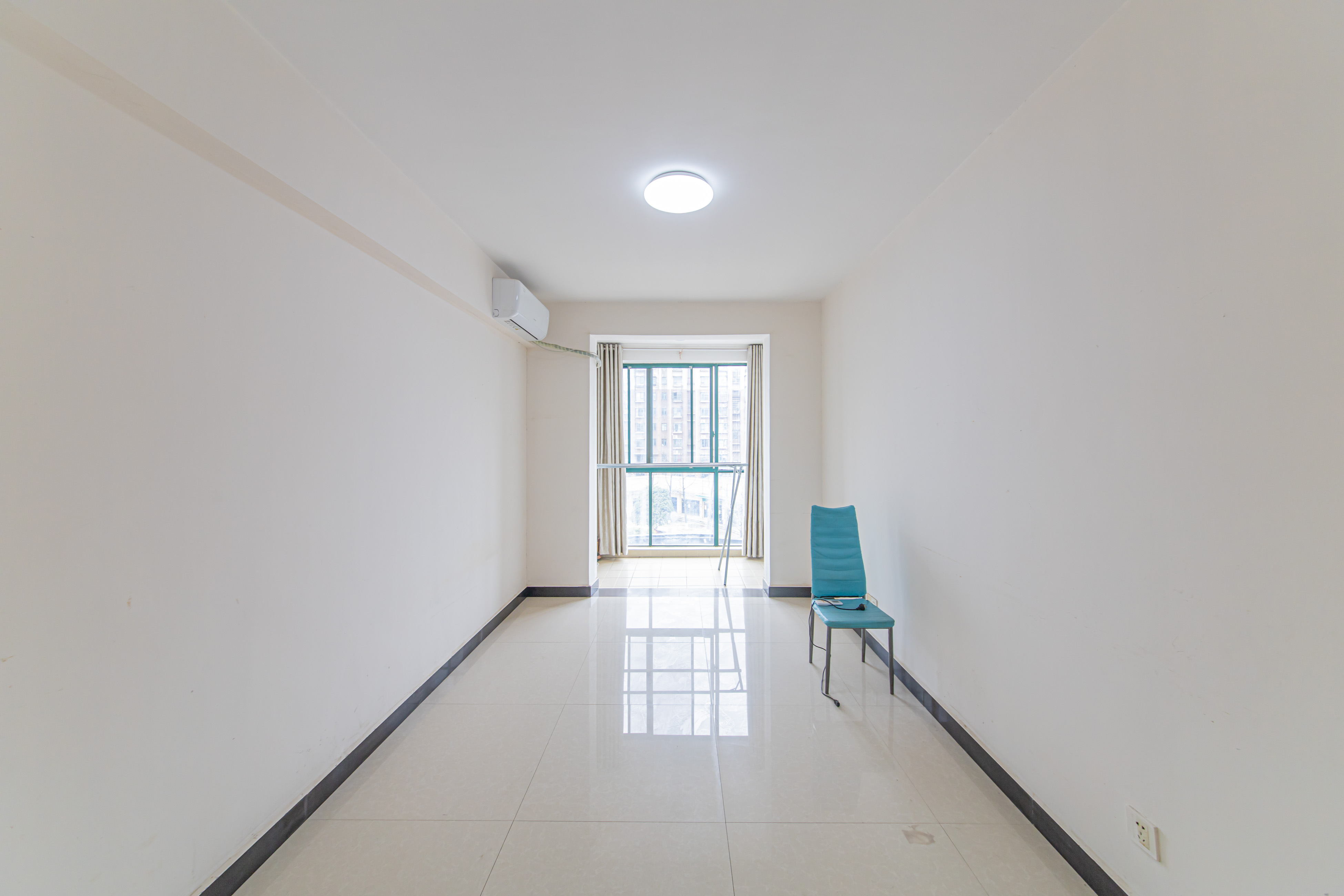 银桂苑 7室2厅3卫 222.5万 银桂苑 7室2厅3卫 222.5万客厅