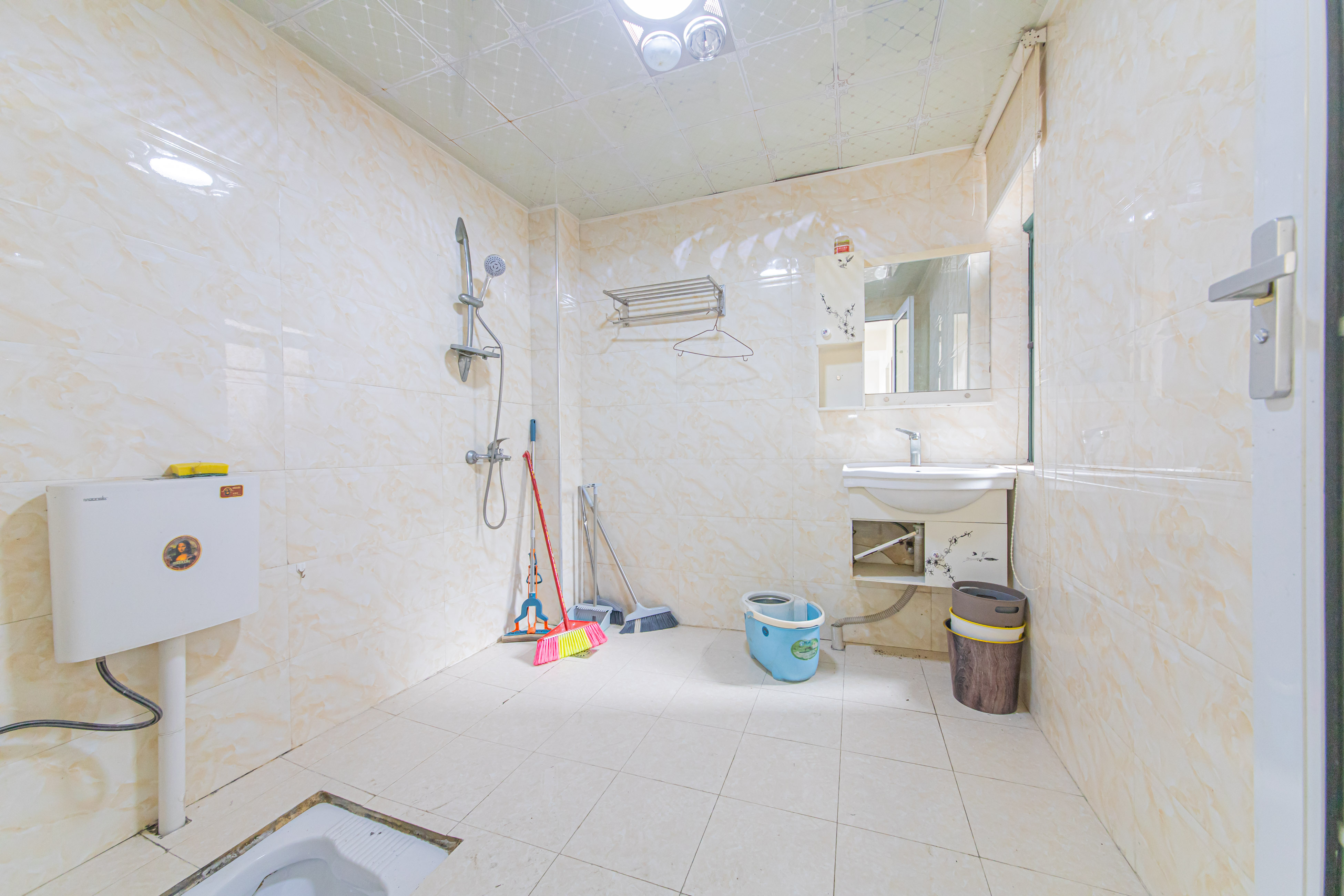 银桂苑 7室2厅3卫 222.5万 银桂苑 7室2厅3卫 222.5万卫生间