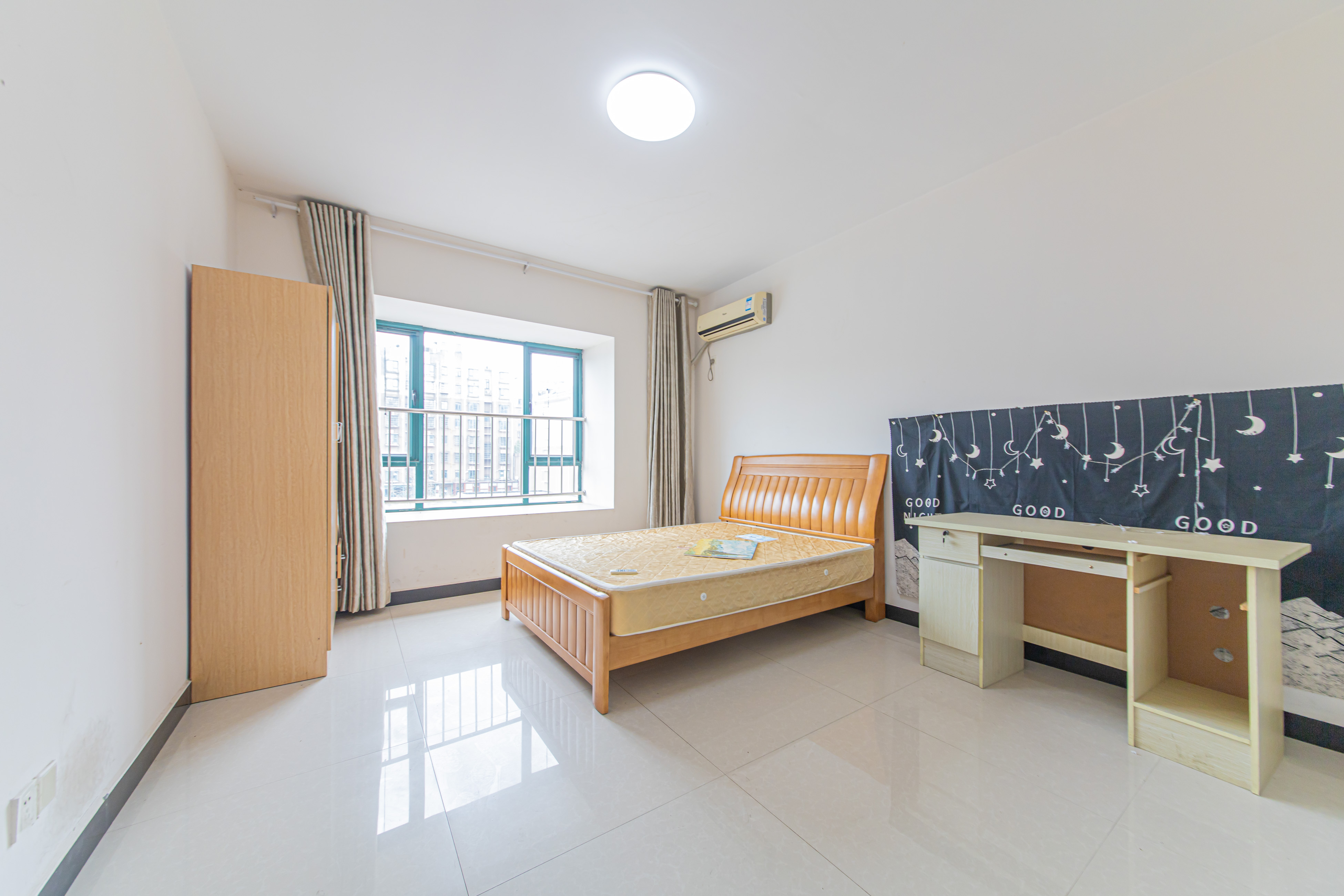 银桂苑 7室2厅3卫 222.5万 银桂苑 7室2厅3卫 222.5万卧室