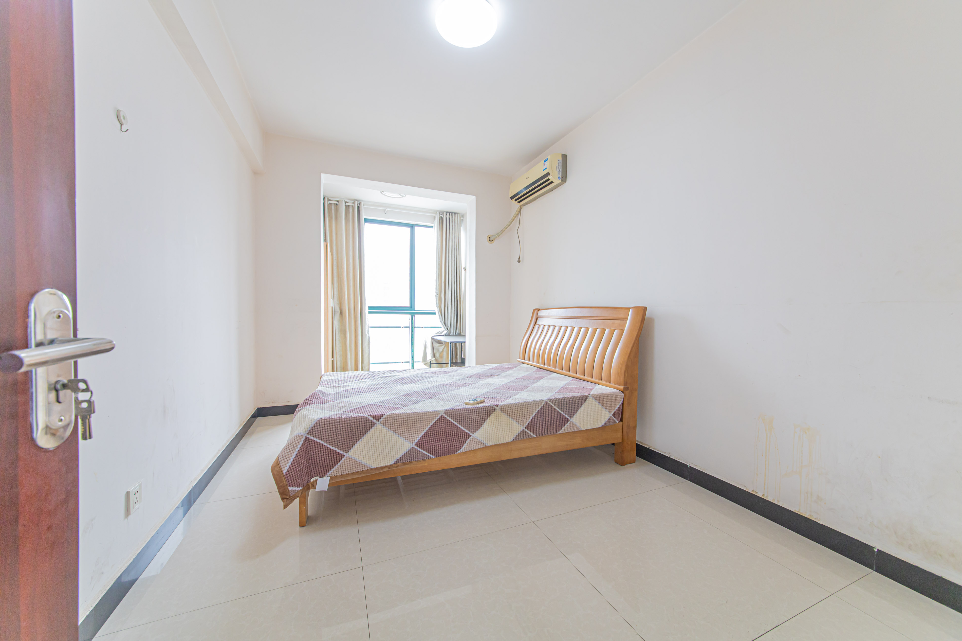 银桂苑 7室2厅3卫 222.5万 银桂苑 7室2厅3卫 222.5万卧室