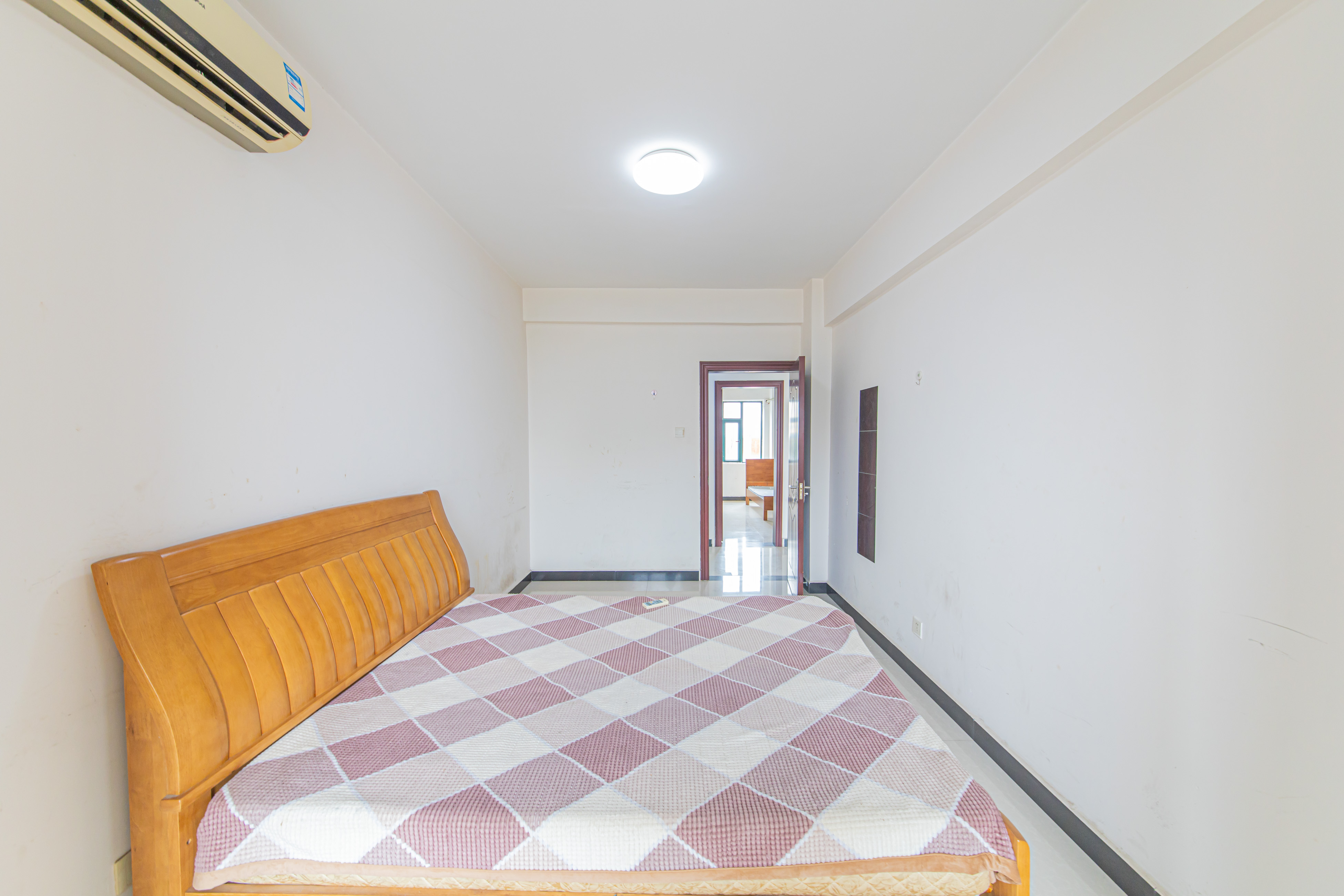 银桂苑 7室2厅3卫 222.5万 银桂苑 7室2厅3卫 222.5万卧室