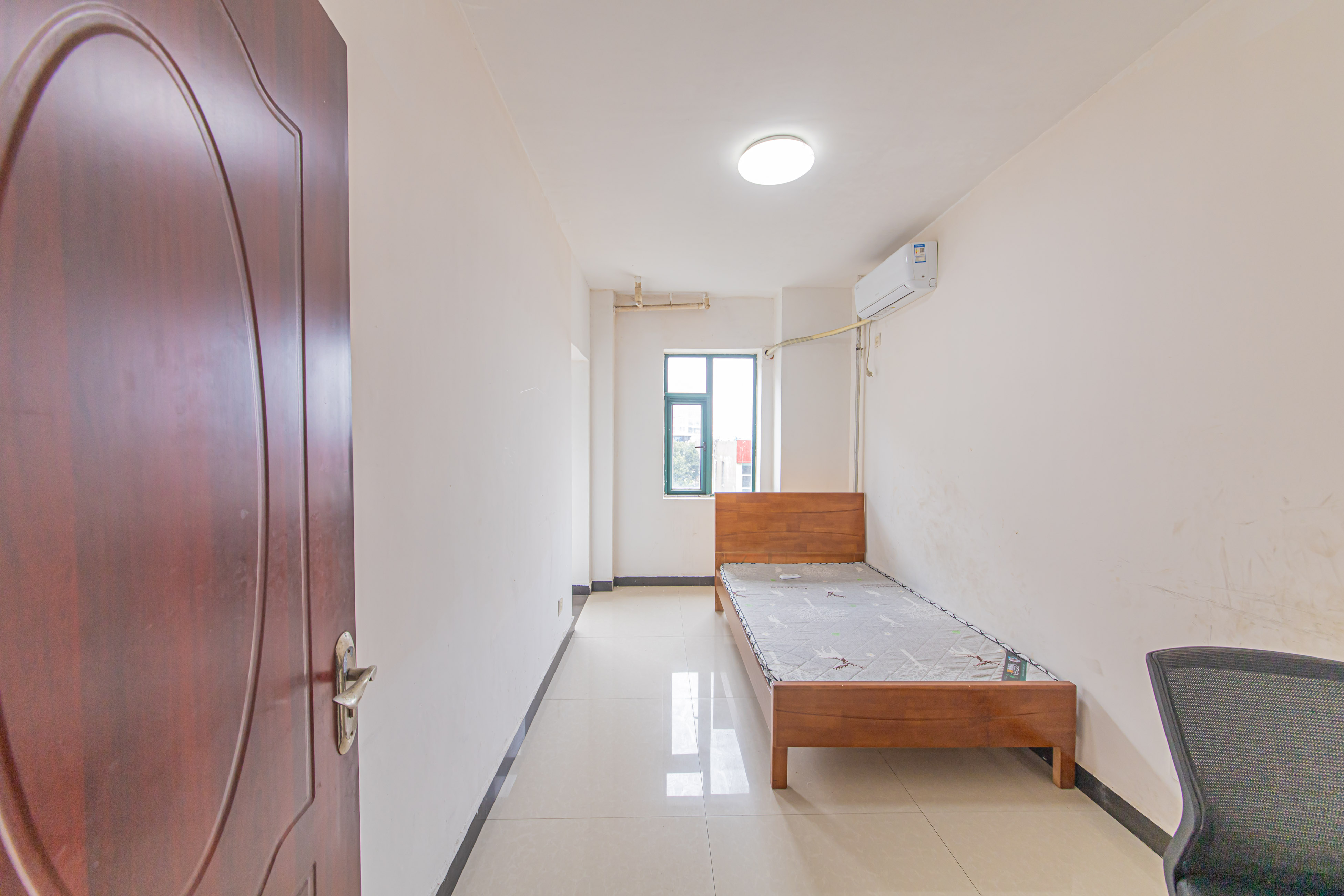 银桂苑 7室2厅3卫 222.5万 银桂苑 7室2厅3卫 222.5万卧室