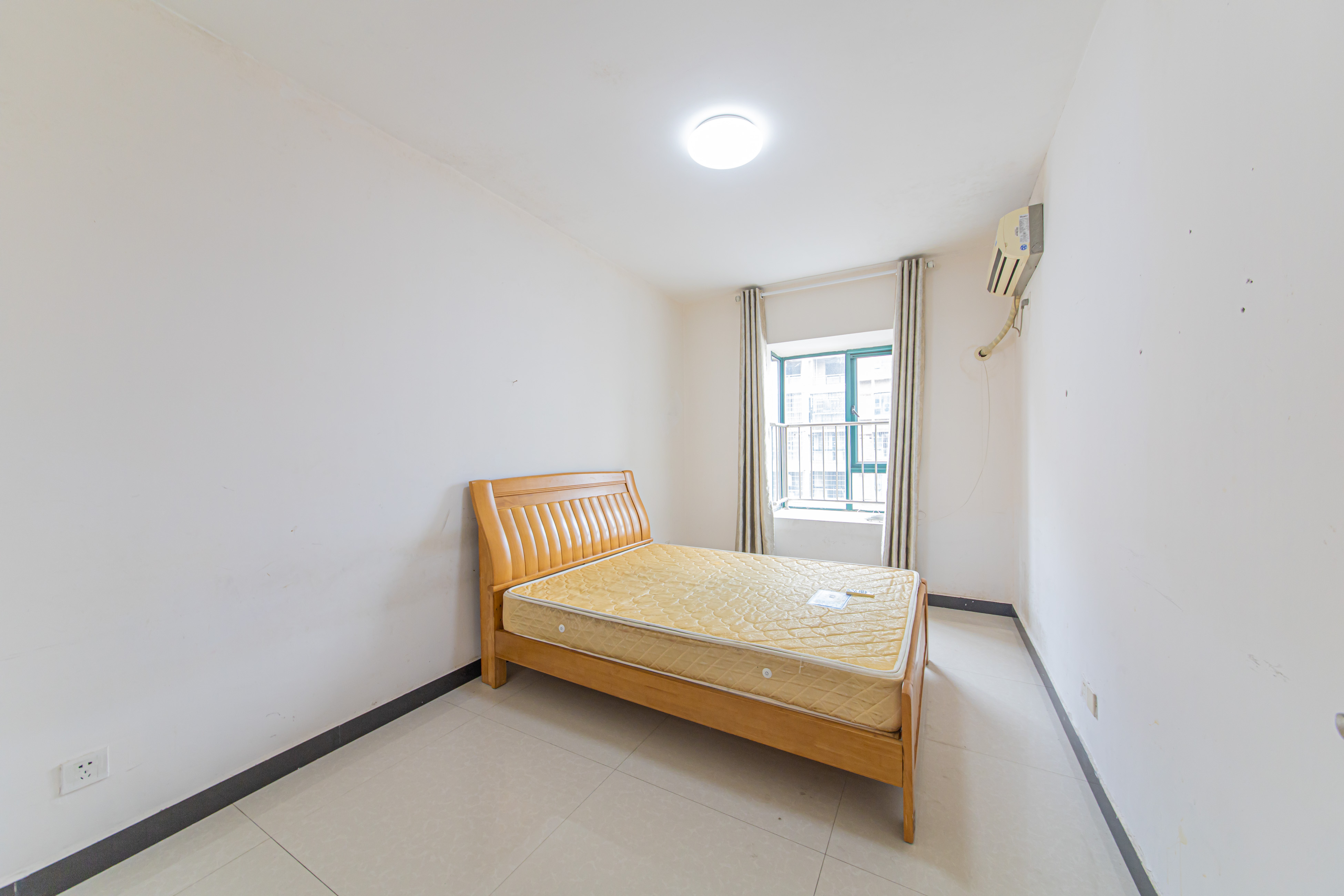 银桂苑 7室2厅3卫 222.5万 银桂苑 7室2厅3卫 222.5万卧室