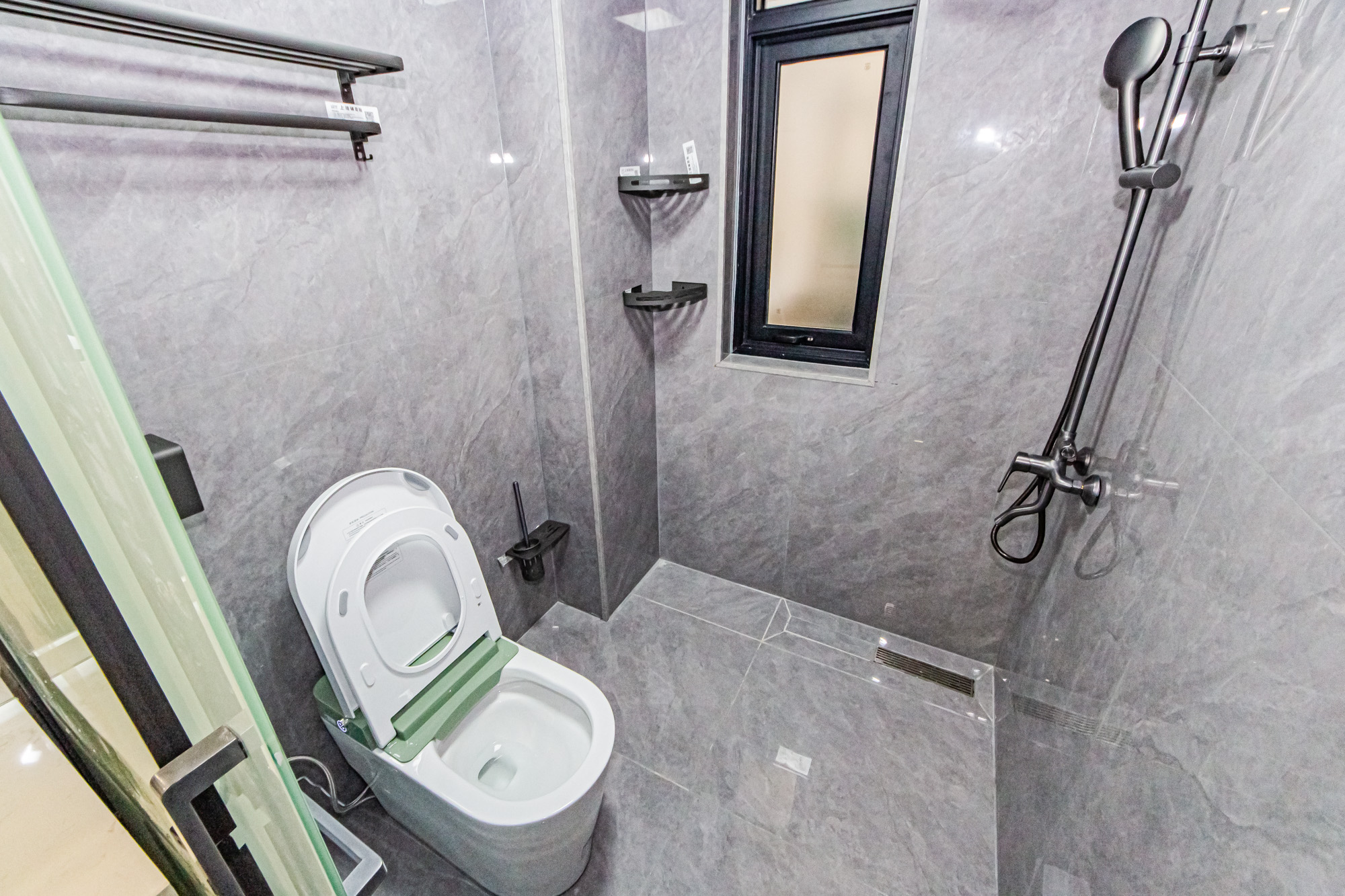 北辰三角洲E4区  3室2厅1卫    168.0万卫生间