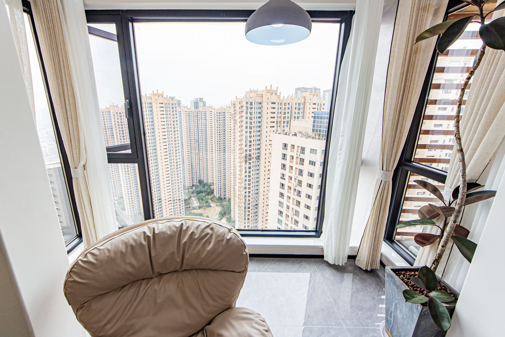 北辰三角洲E4区  3室2厅1卫    168.0万阳台