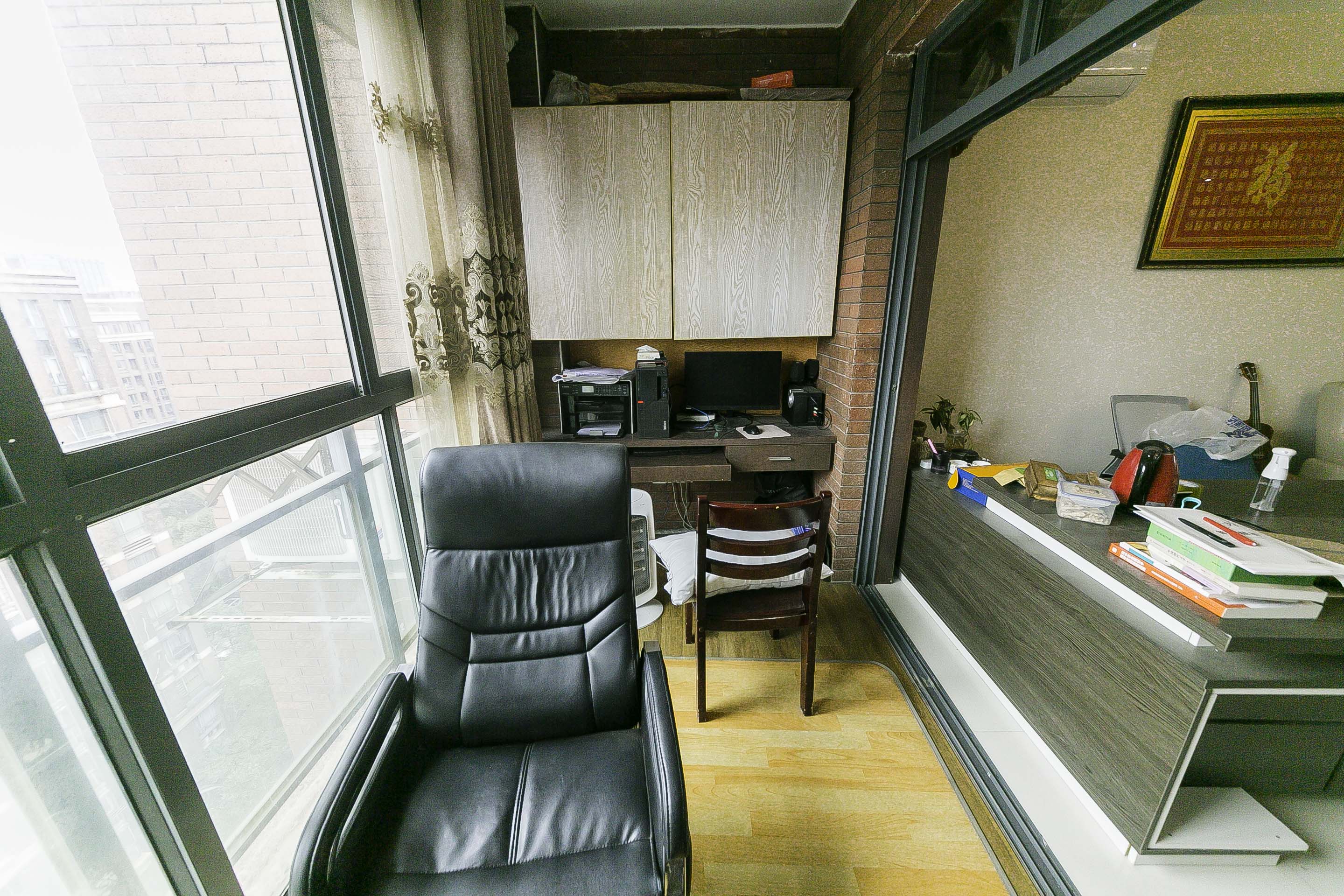奥林匹克花园  3室2厅2卫   115.00万阳台