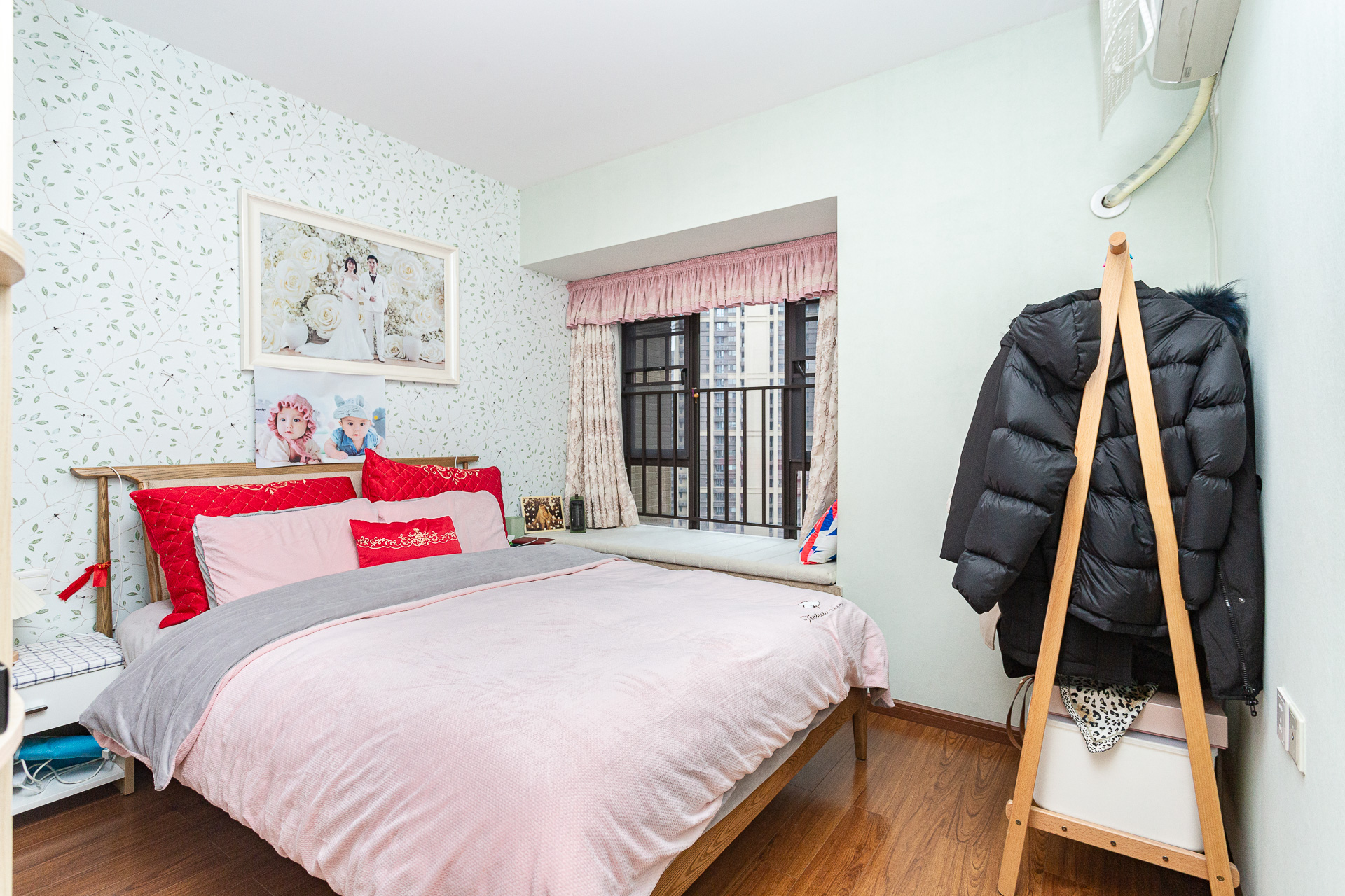 时代倾城二期 4室2厅2卫 115.0万 时代倾城二期 4室2厅2卫 115.0万卧室