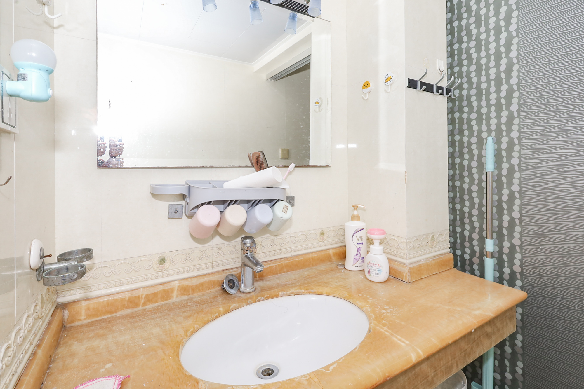 八方小区A区  4室2厅2卫    380.0万其他