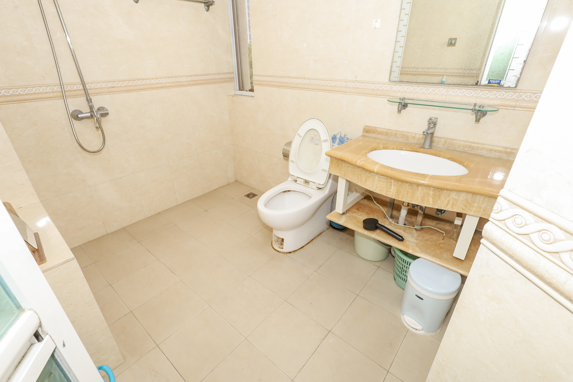 八方小区A区 4室2厅2卫 380.0万 八方小区A区 4室2厅2卫 380.0万卫生间