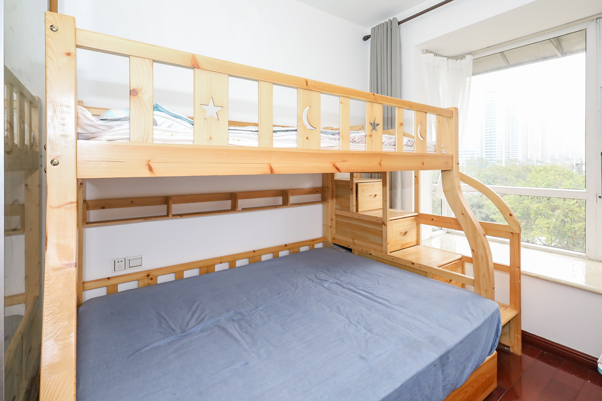 八方小区A区 4室2厅2卫 380.0万 八方小区A区 4室2厅2卫 380.0万卧室