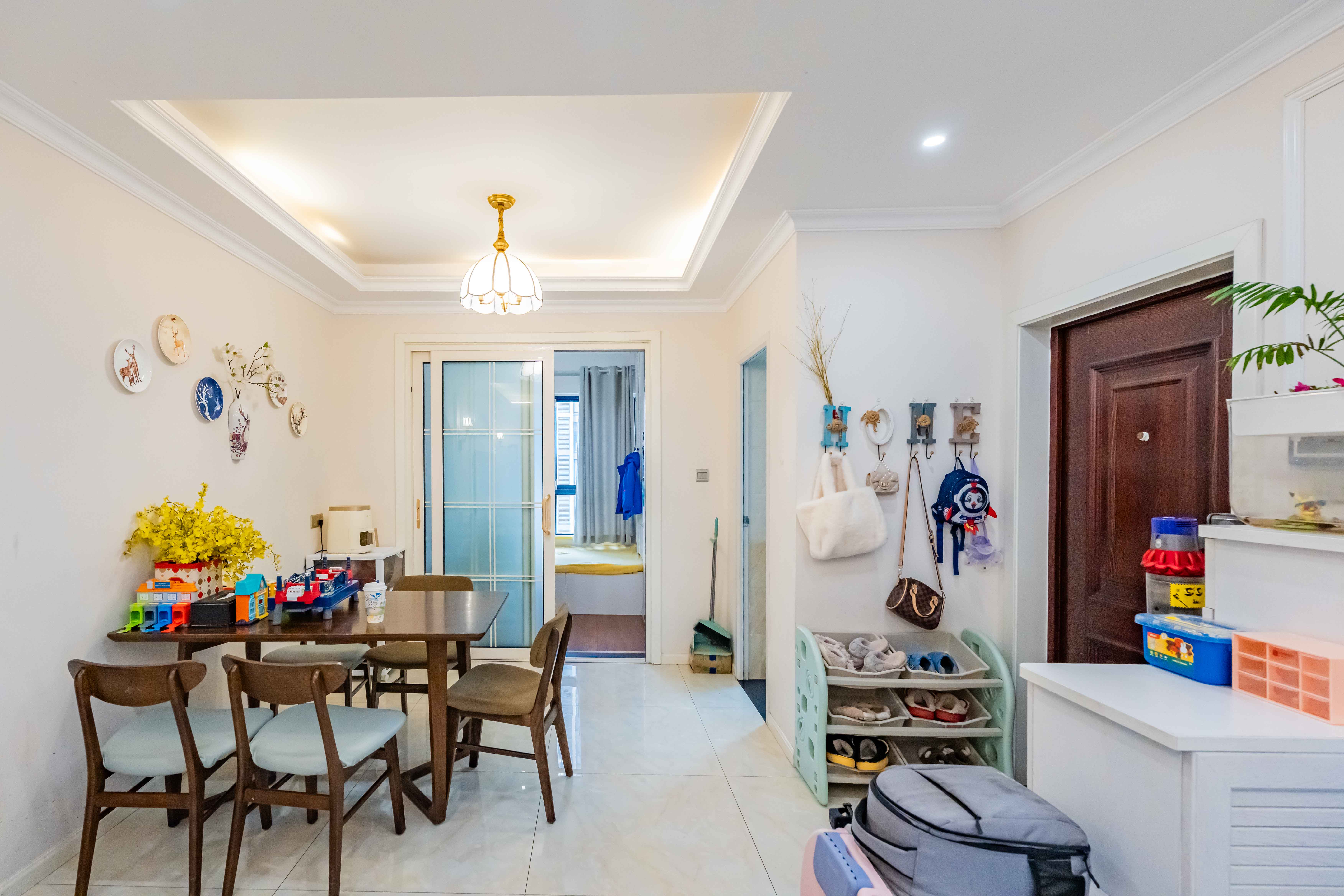 五矿沁园金城(春和景园) 3室2厅2卫 105.0万 五矿沁园金城(春和景园) 3室2厅2卫 105.0万客厅