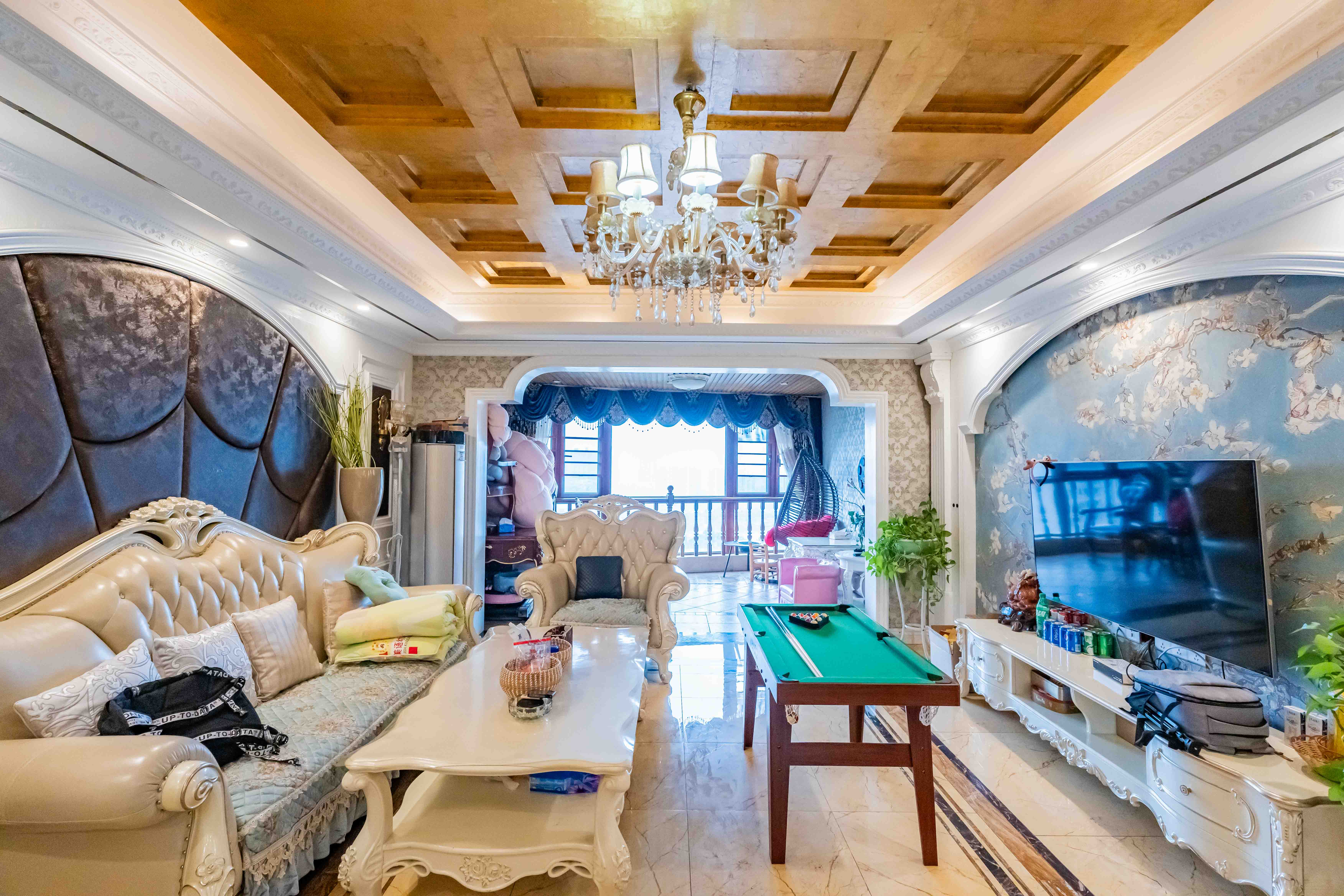 藏珑湖上国际花园  4室2厅2卫    235.0万 藏珑湖上国际花园  4室2厅2卫    235.0万客厅