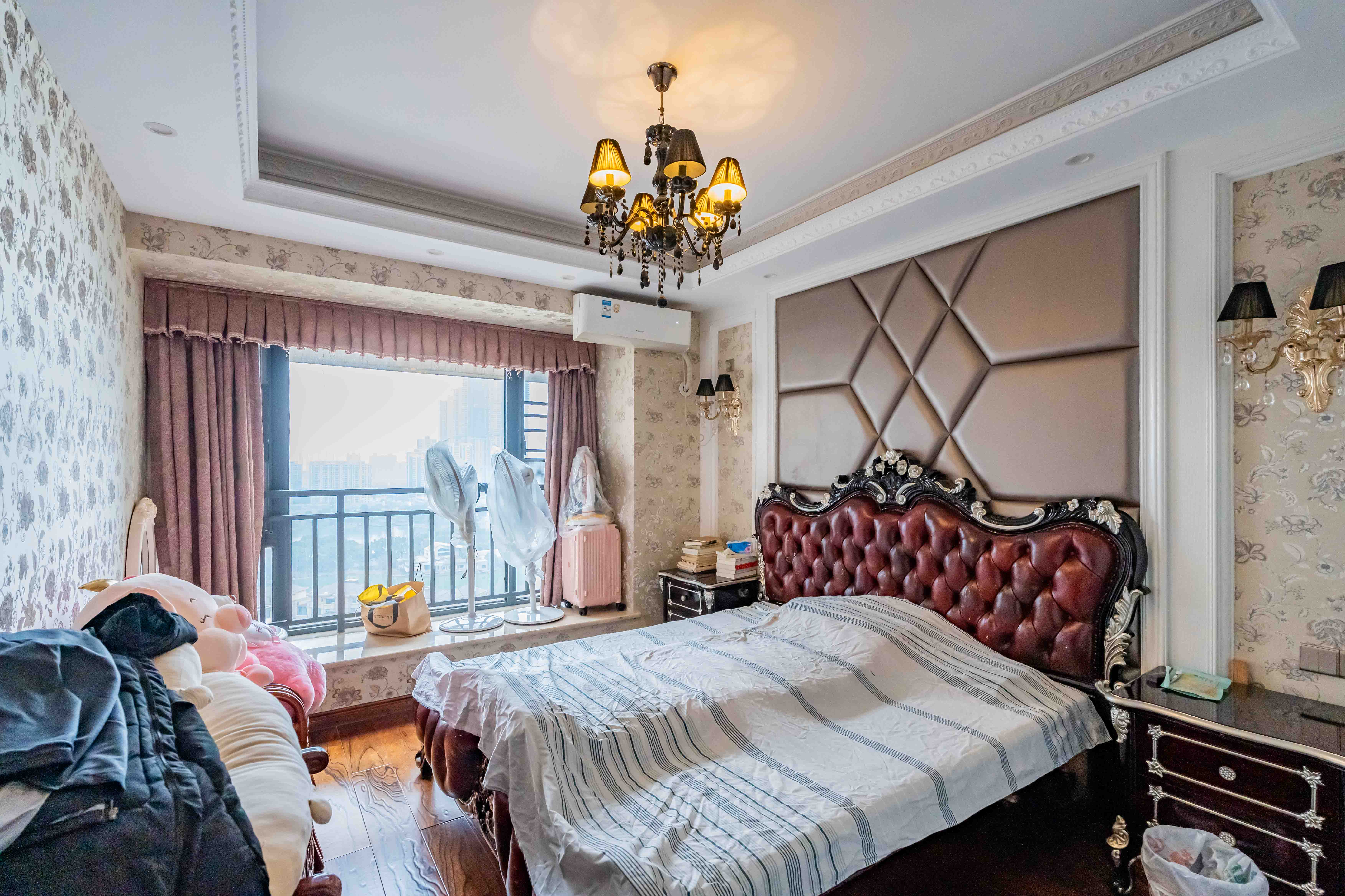 藏珑湖上国际花园  4室2厅2卫    235.0万 藏珑湖上国际花园  4室2厅2卫    235.0万卧室