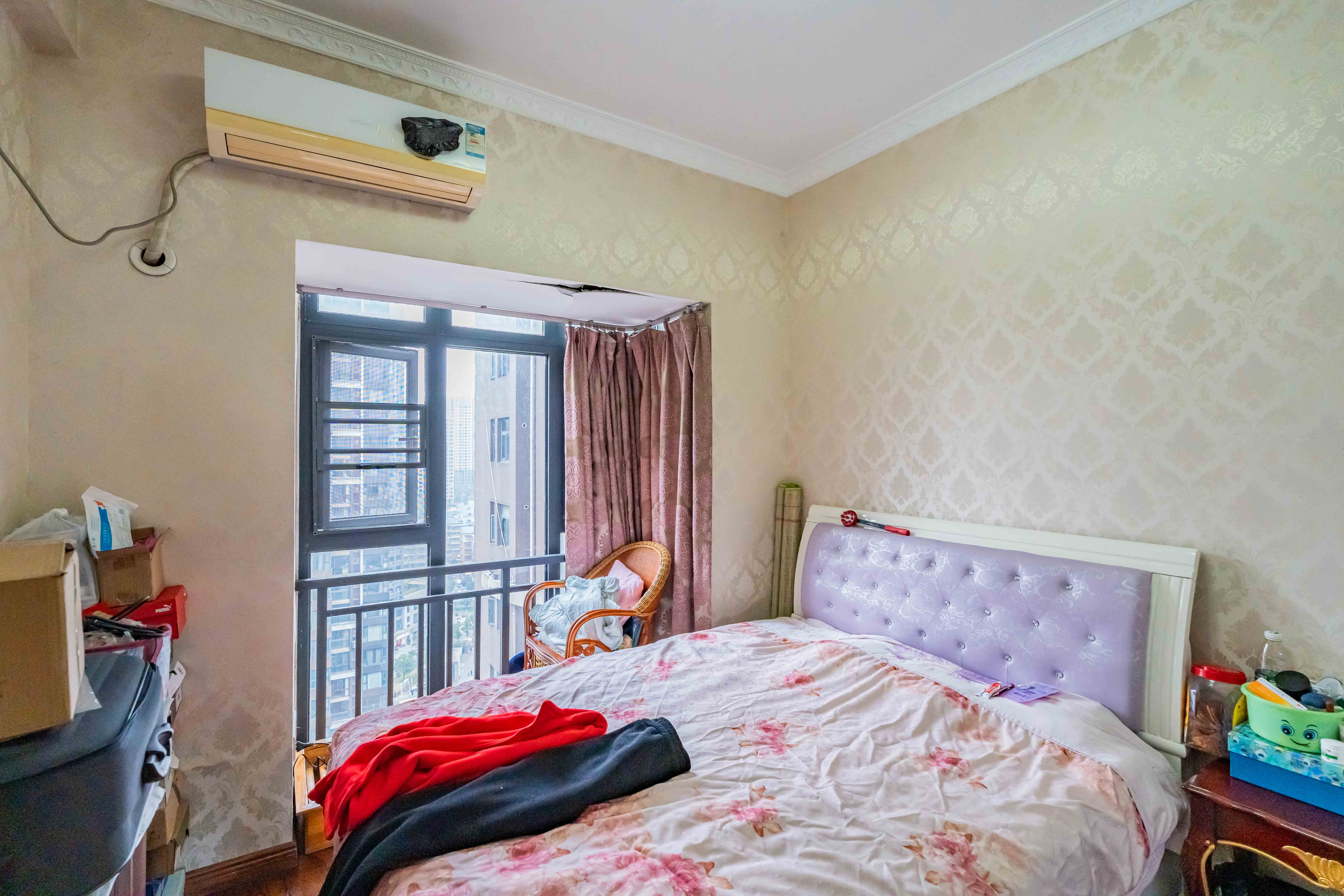 藏珑湖上国际花园  4室2厅2卫    235.0万 藏珑湖上国际花园  4室2厅2卫    235.0万卧室