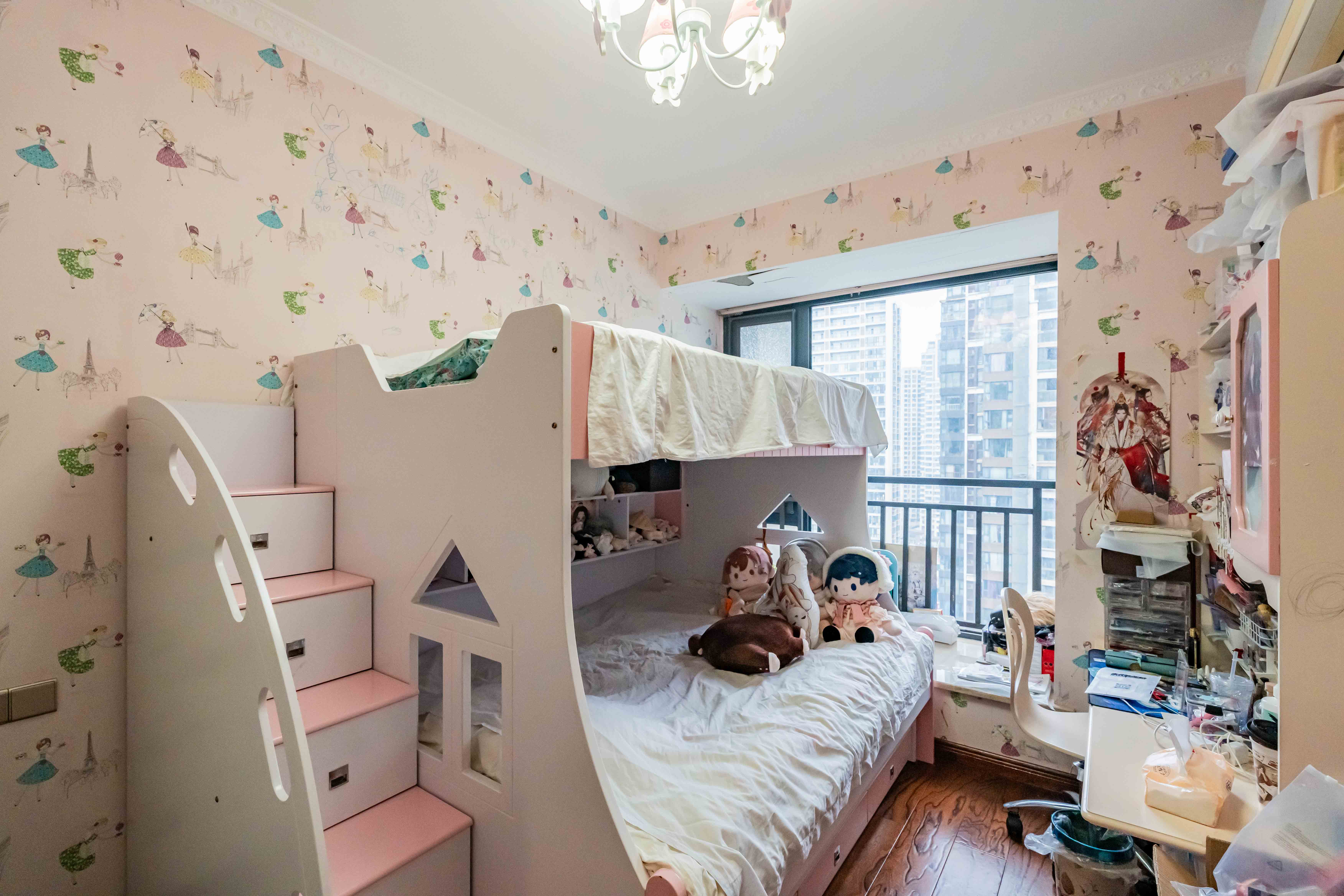 藏珑湖上国际花园  4室2厅2卫    235.0万 藏珑湖上国际花园  4室2厅2卫    235.0万卧室