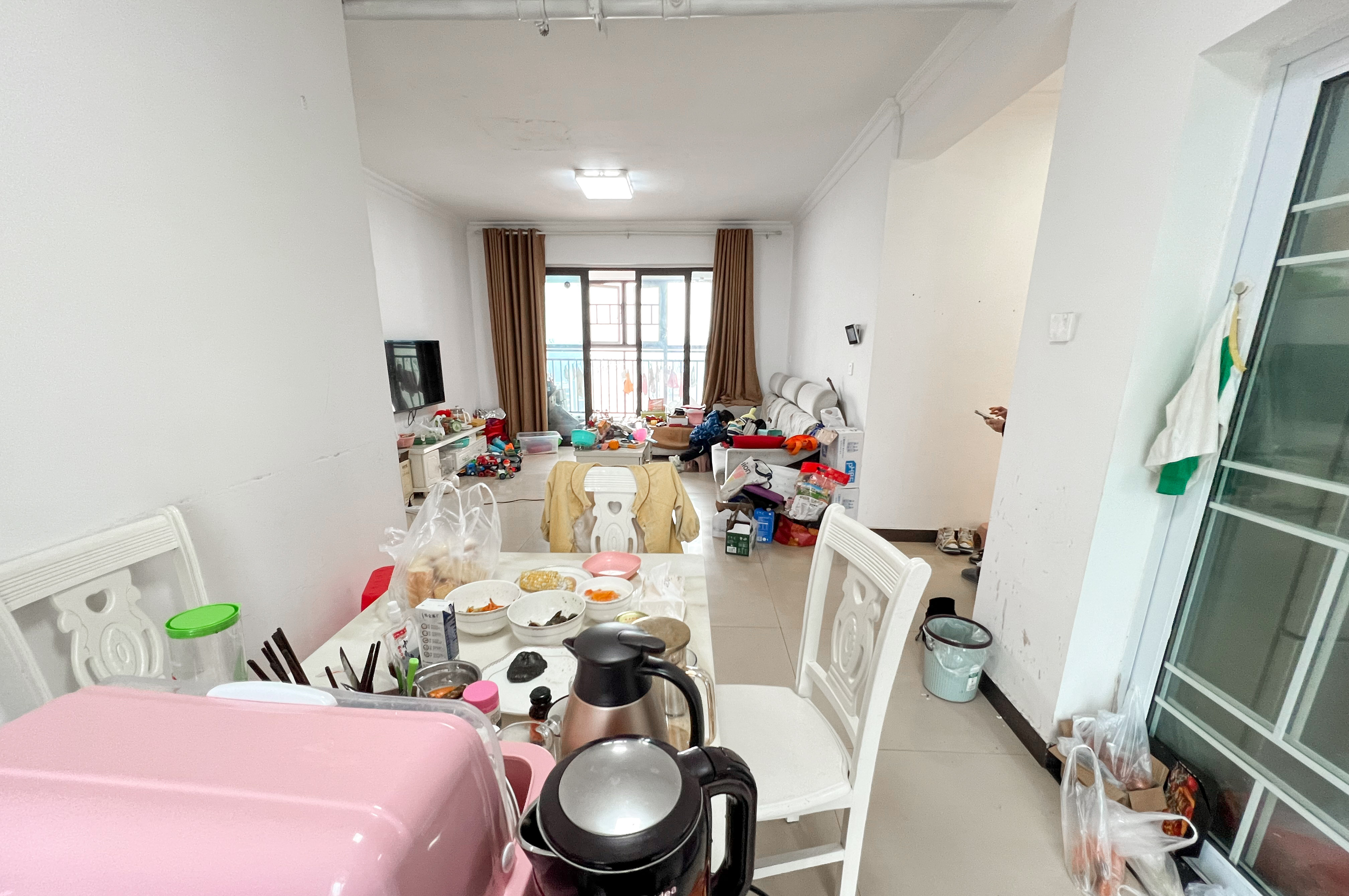 卓越浅水湾  4室2厅2卫   148.00万客厅