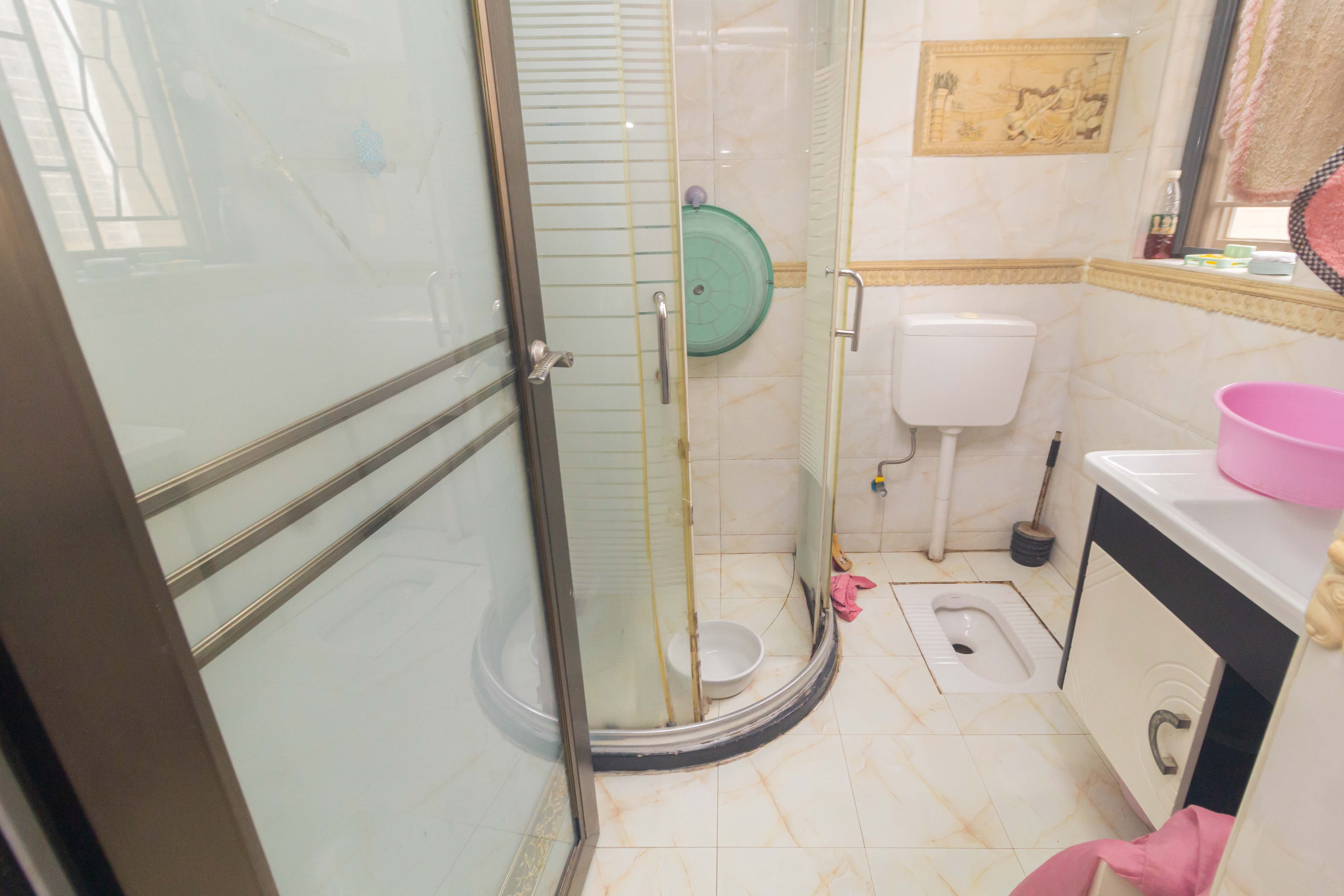 中国铁建国际城一期 3室2厅1卫 49.8万 中国铁建国际城一期 3室2厅1卫 49.8万卫生间