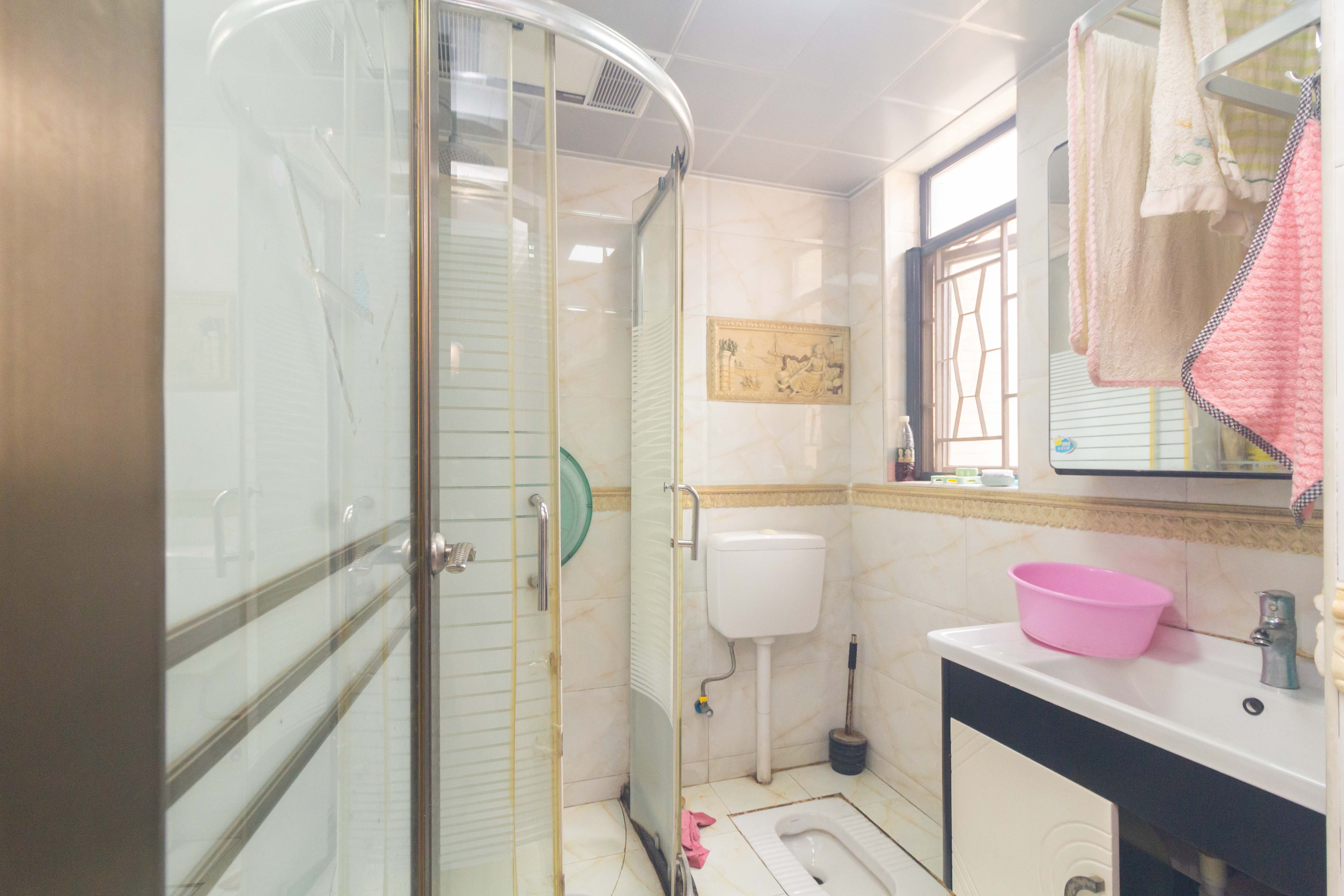 中国铁建国际城一期 3室2厅1卫 49.8万 中国铁建国际城一期 3室2厅1卫 49.8万卫生间