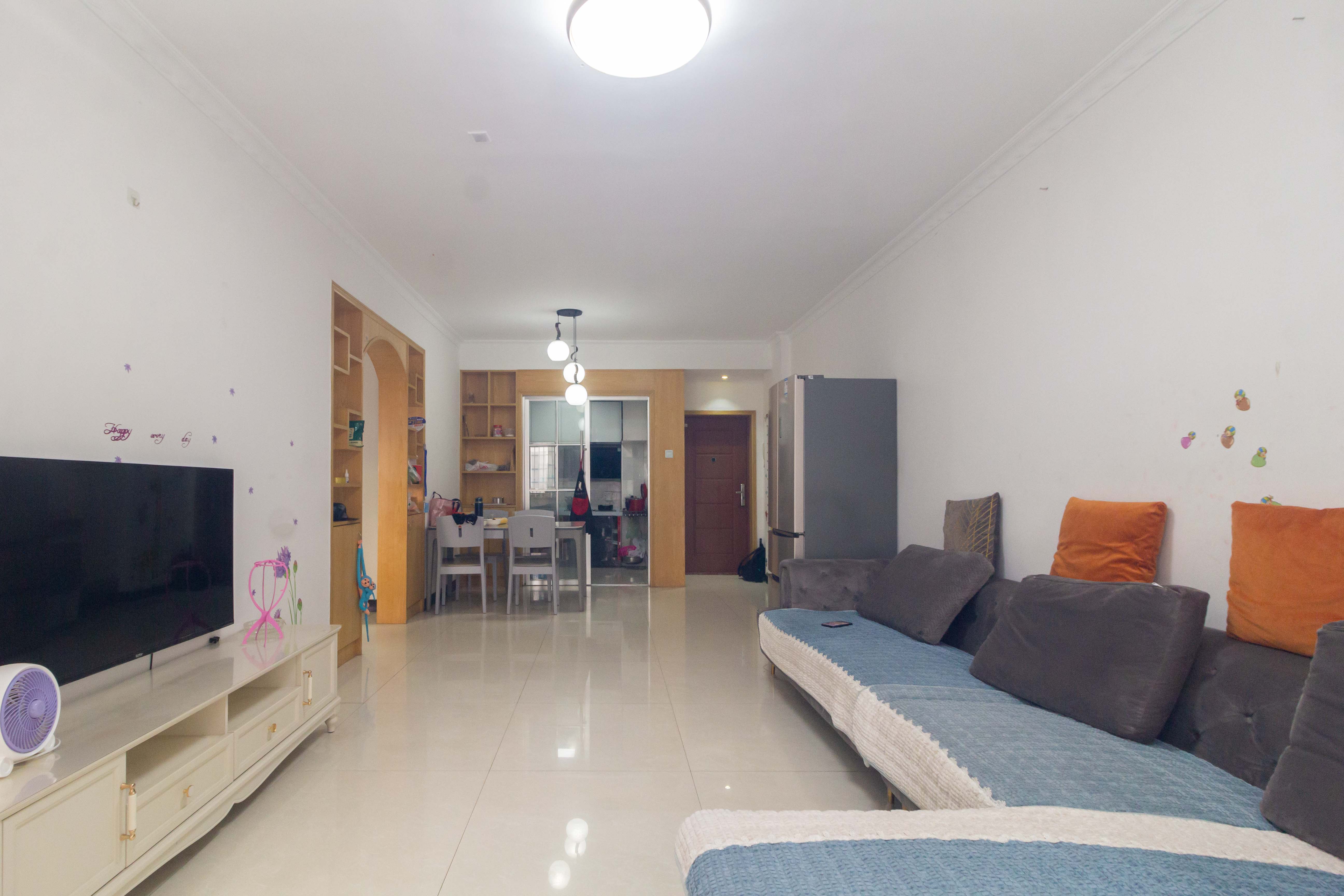 高林仕家 3室2厅1卫 53.8万 高林仕家 3室2厅1卫 53.8万客厅