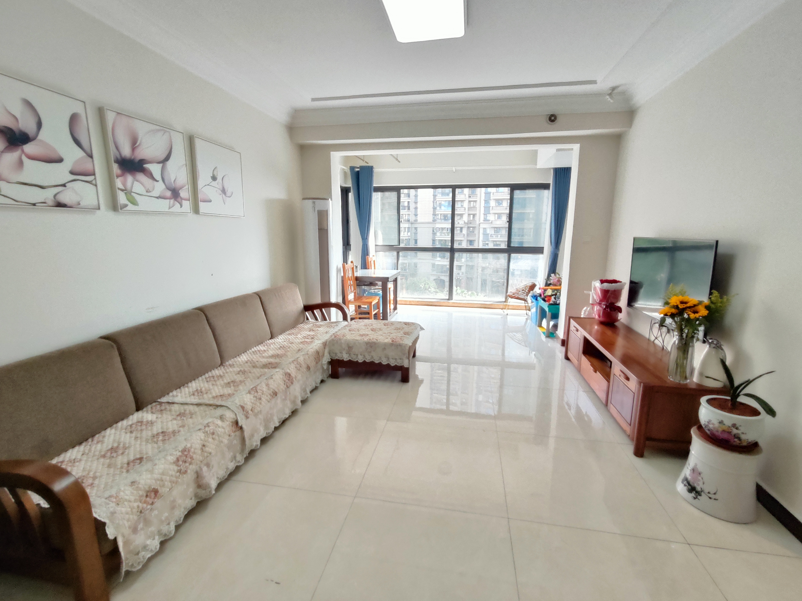 恒大华府  3室2厅2卫    88.0万 恒大华府  3室2厅2卫    88.0万室内图