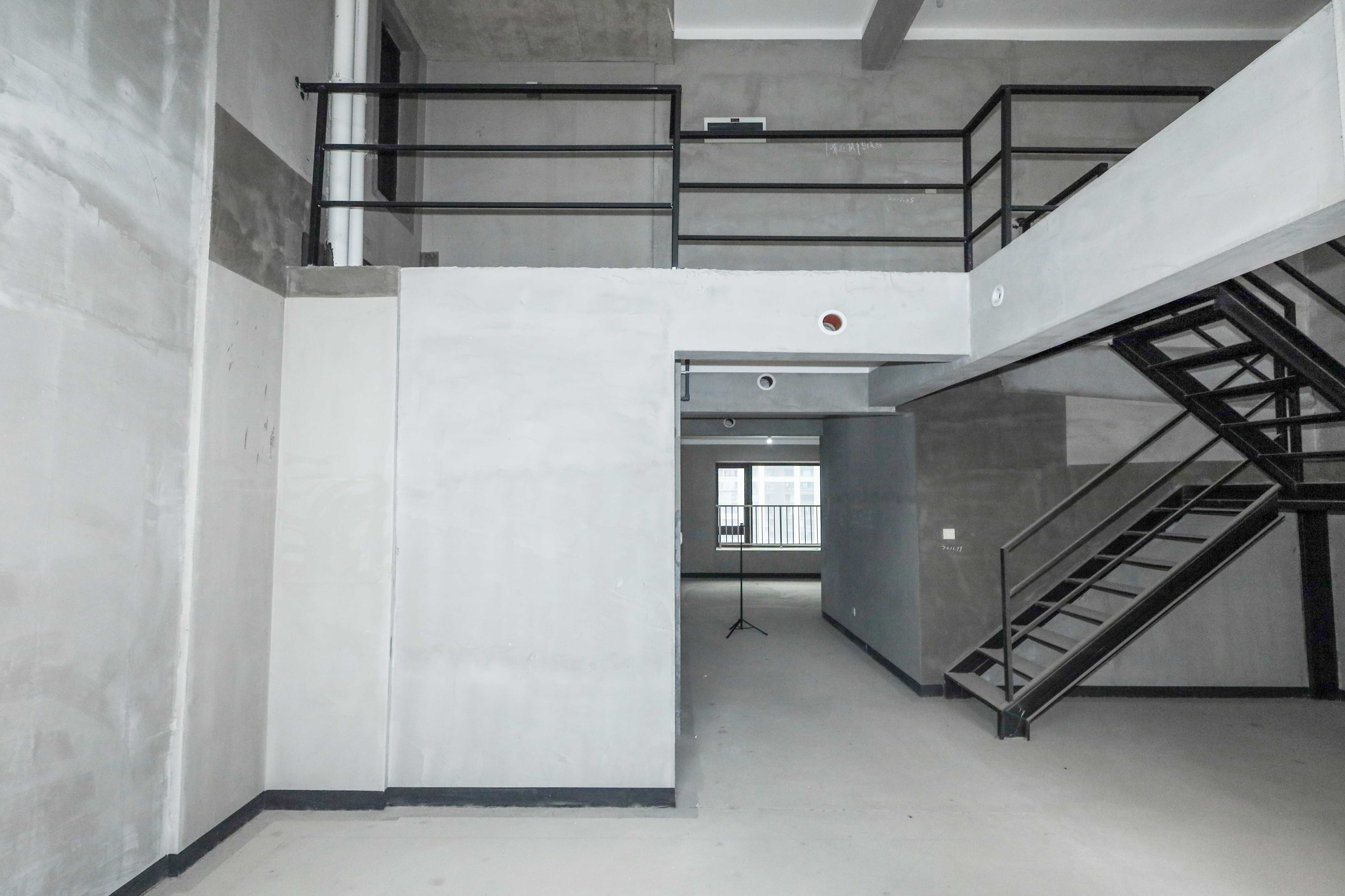 建发央著  4室2厅3卫   307.00万客厅