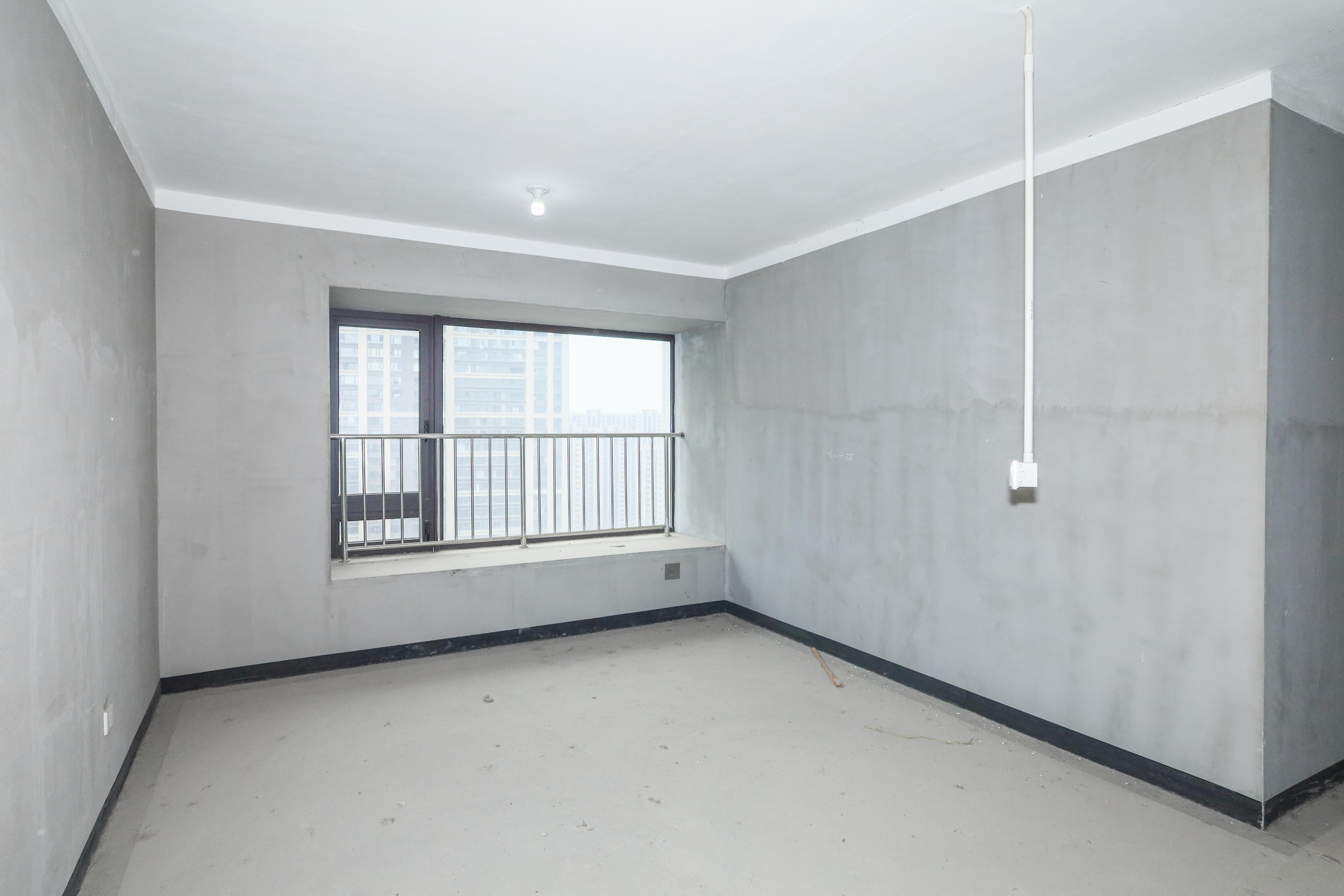 建发央著  4室2厅3卫   307.00万卧室