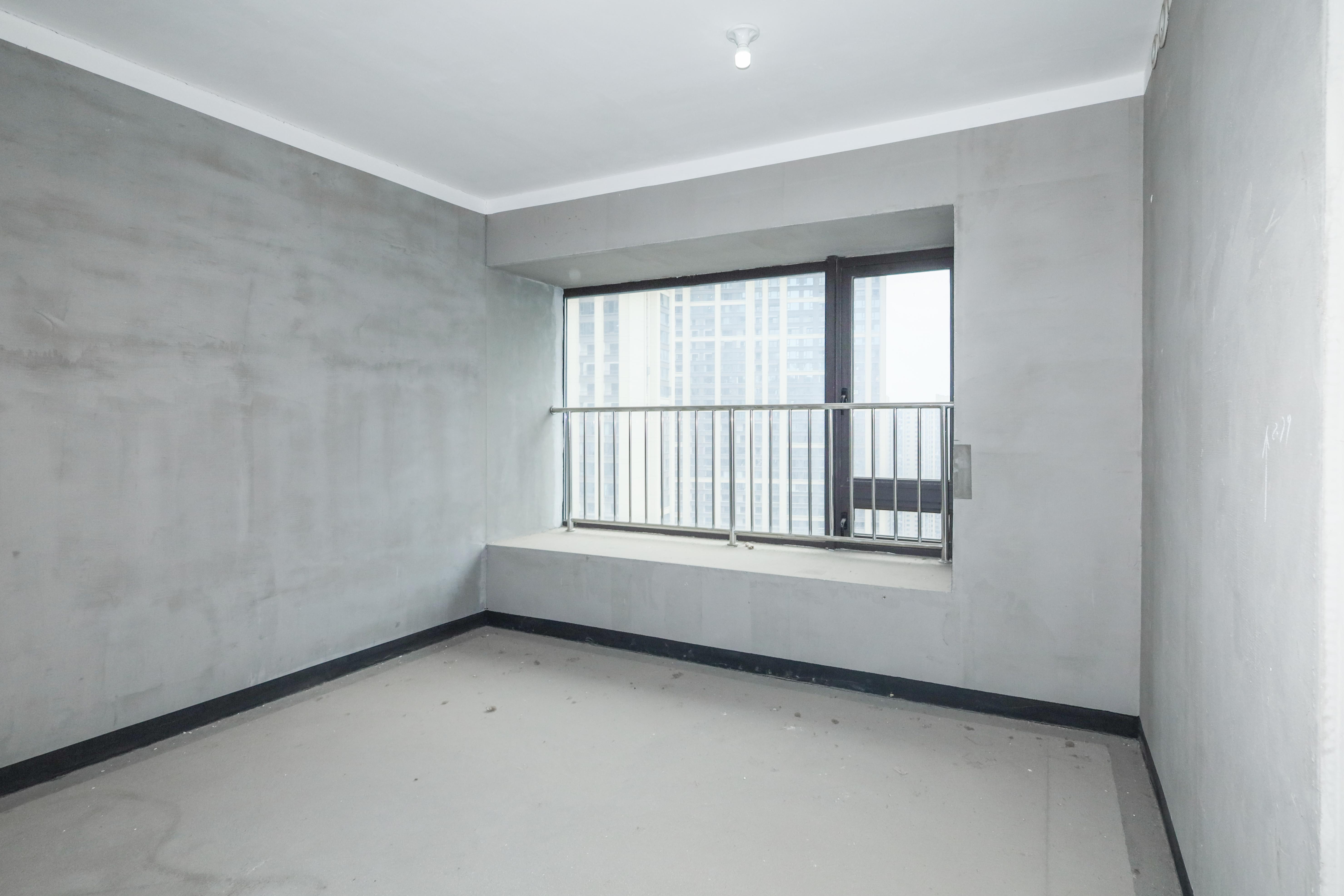 建发央著  4室2厅3卫   307.00万卧室
