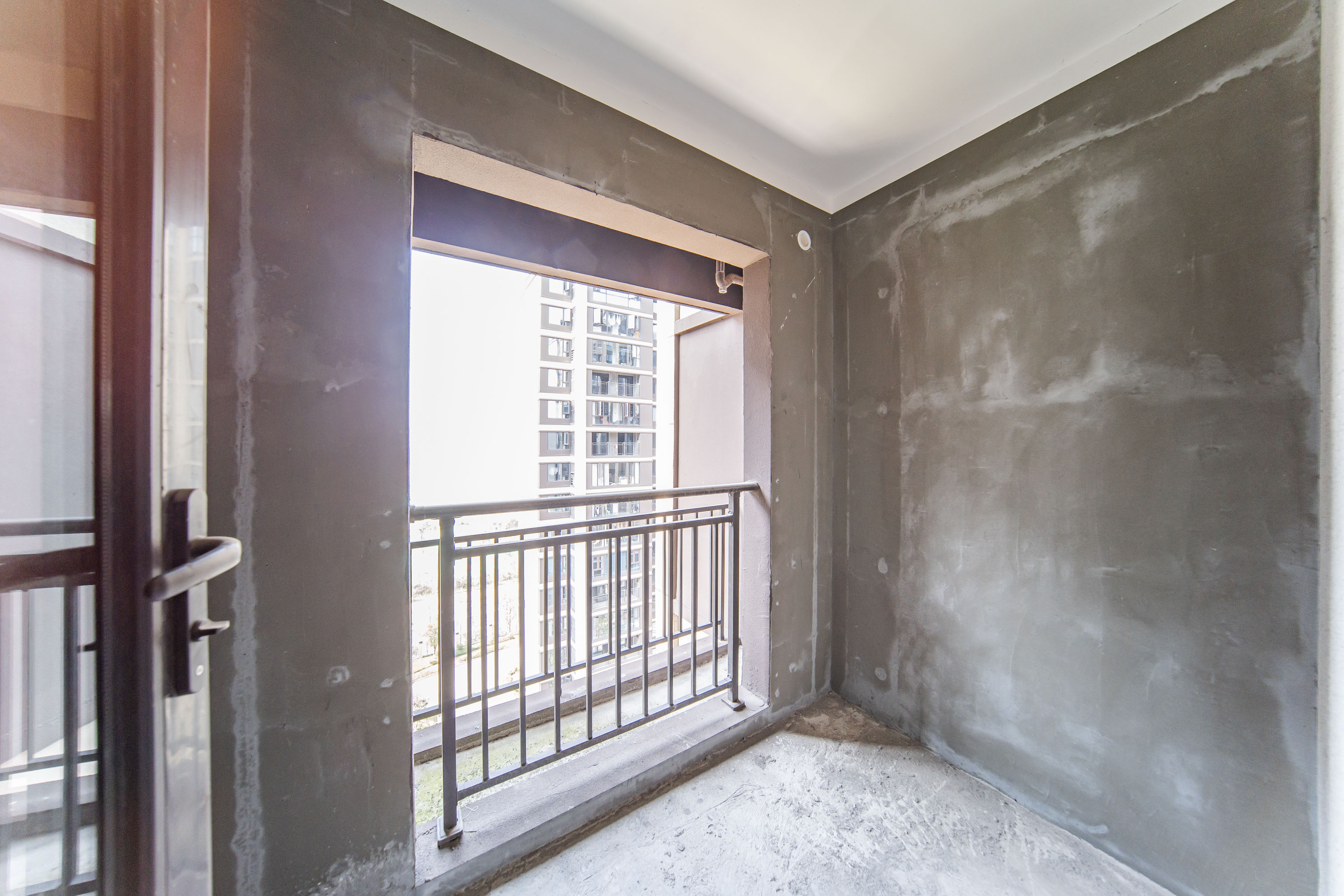 建发电建江山悦  4室2厅2卫   220.00万阳台