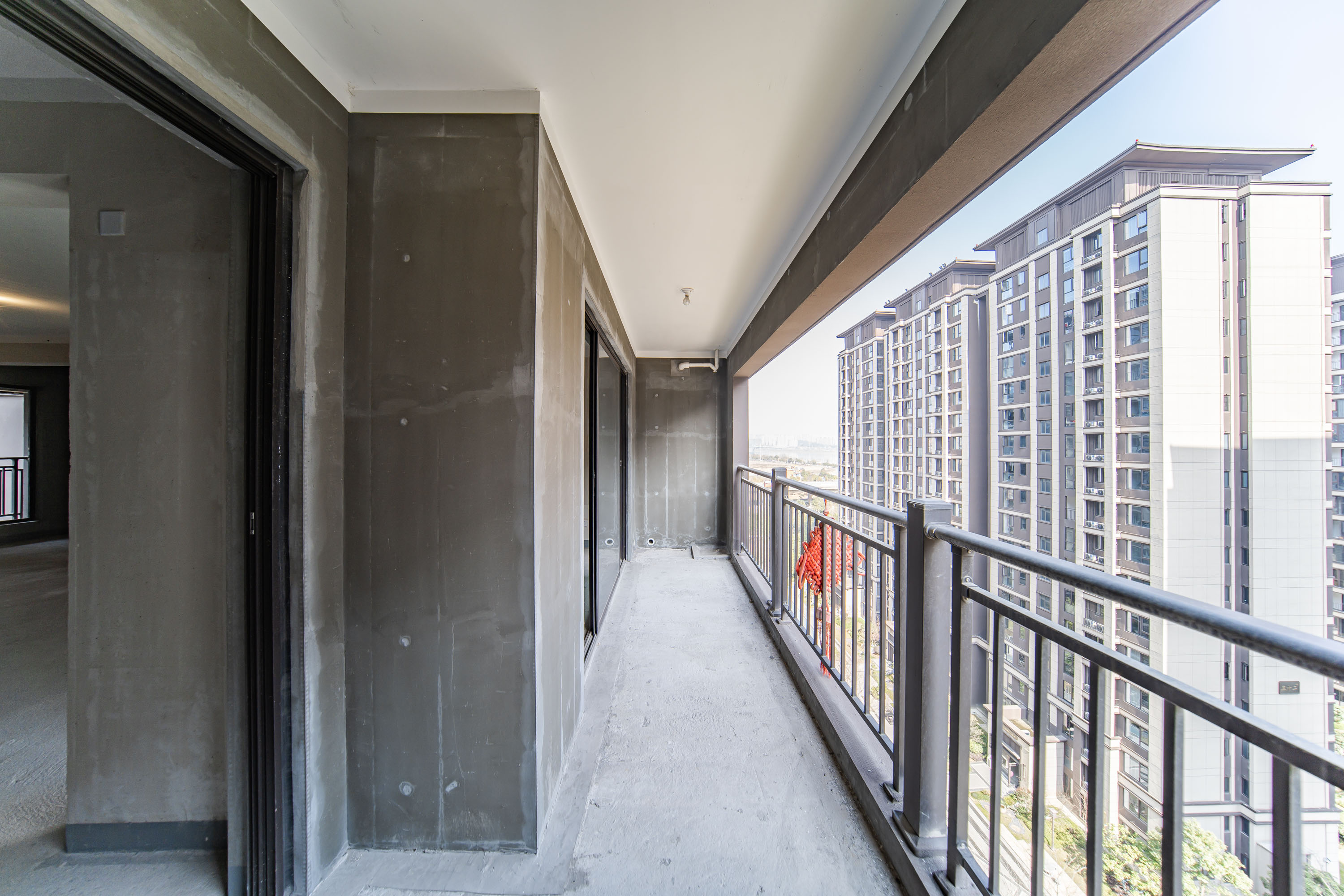 建发电建江山悦  4室2厅2卫   220.00万阳台