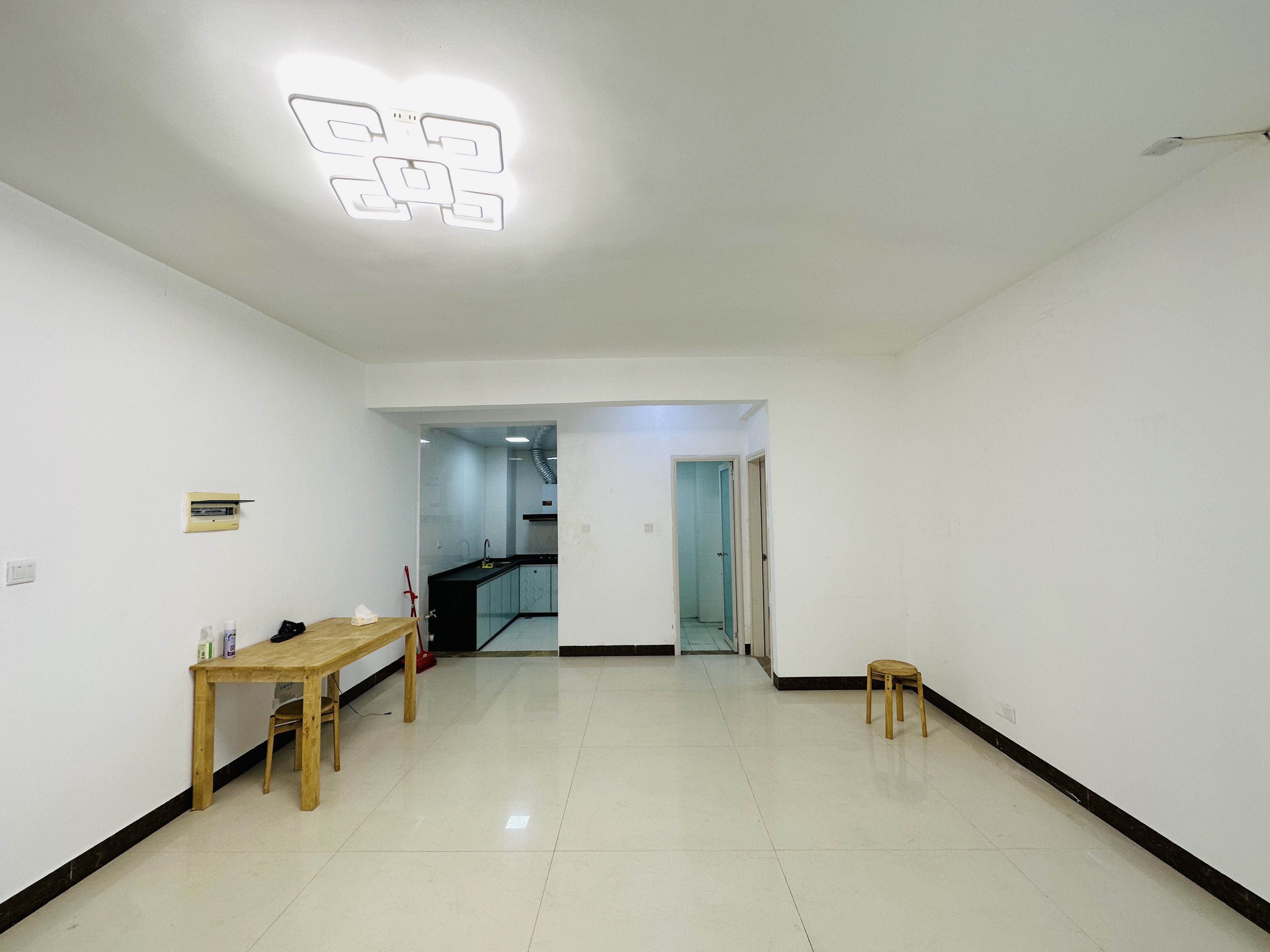 晋联大厦 2室2厅1卫 95.0万 晋联大厦 2室2厅1卫 95.0万客厅