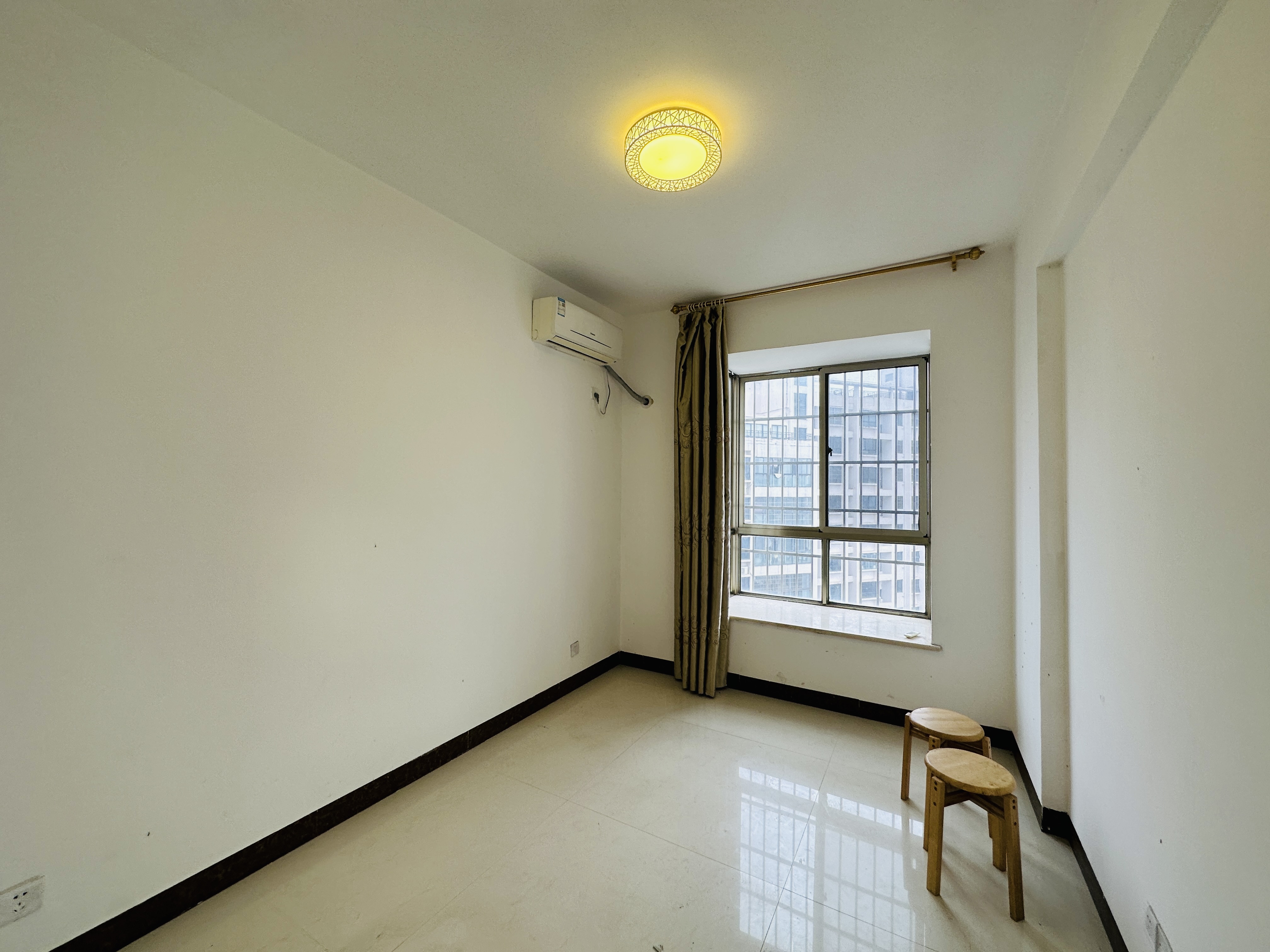 晋联大厦 2室2厅1卫 95.0万 晋联大厦 2室2厅1卫 95.0万卧室